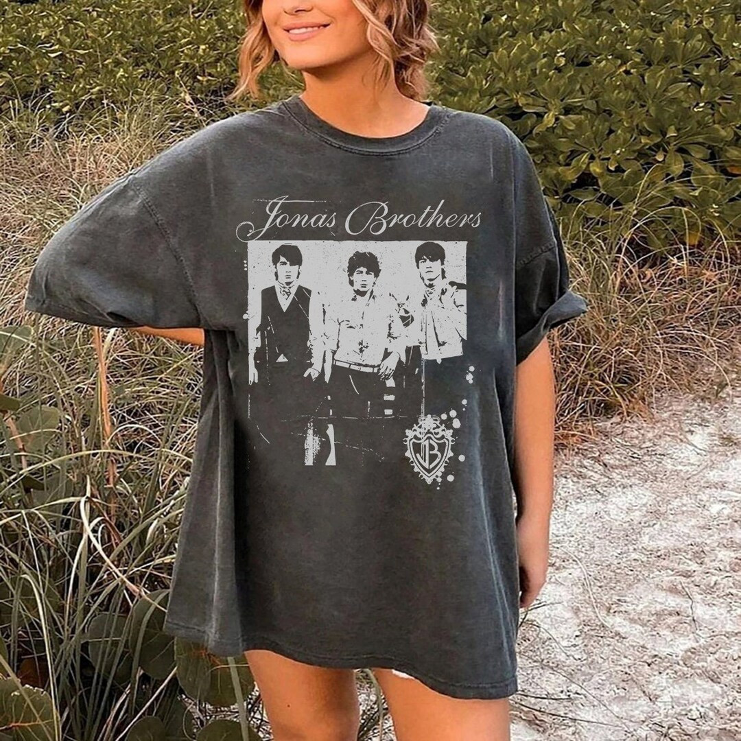 Jonas Brothers Vintage T-shirt Jonas Five Albums One Night - Etsy | Etsy (US)
