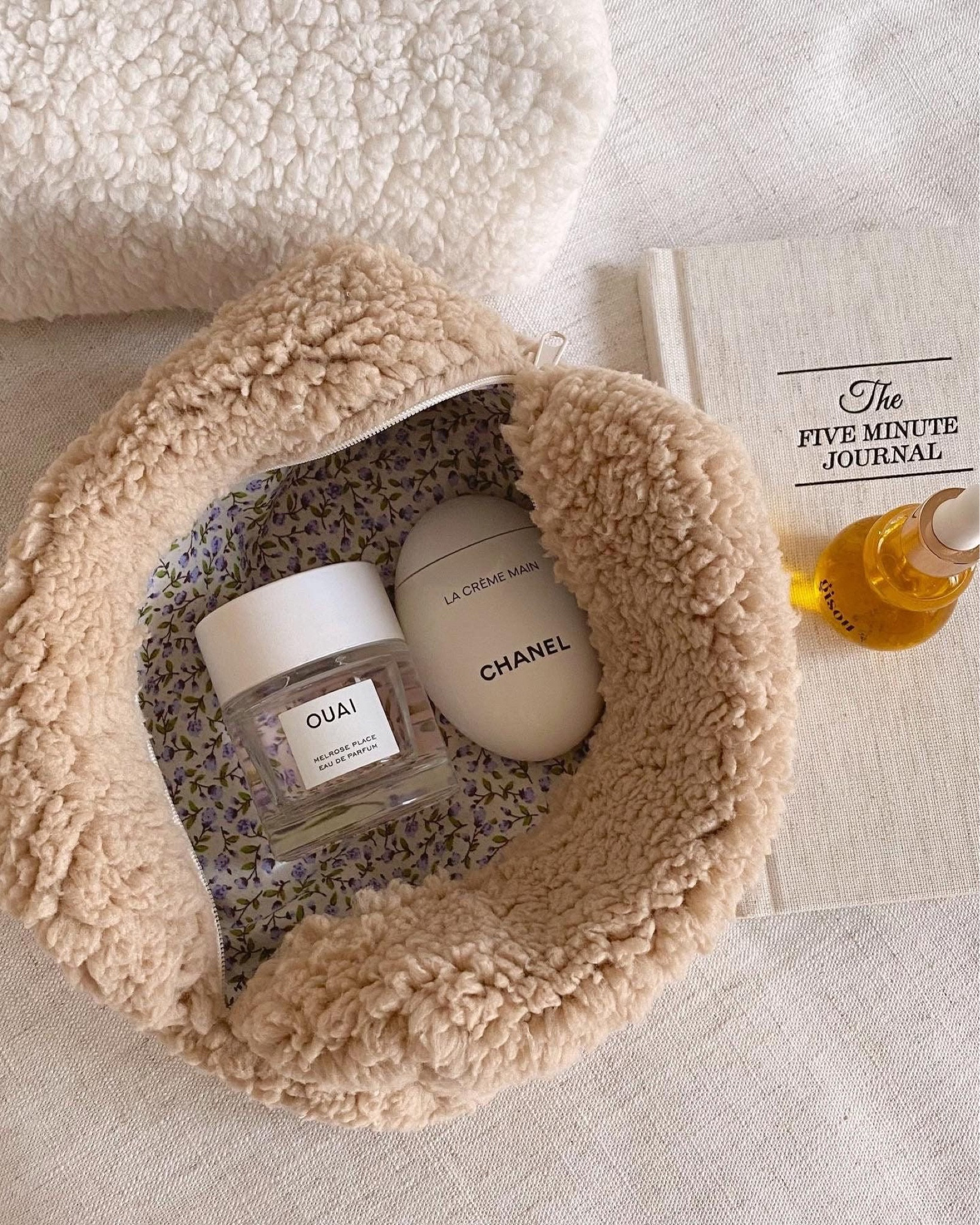 Embrace the Fall Vibes 🍂 From cozy sweaters to chic boots, I've curated the perfect collection to elevate your autumn style. Tap the link to shop and bring out your inner fashionista! #FallFashion #OOTD #LTKStyle #AutumnVibes"

Hashtags: #FallFashion #OutfitInspo #CozyChic #LTKFall #Fashionista #AutumnStyle #ChicStyle #FallVibes #OOTD #LTKOOTD

#LTKFind #LTKbeauty #LTKSeasonal