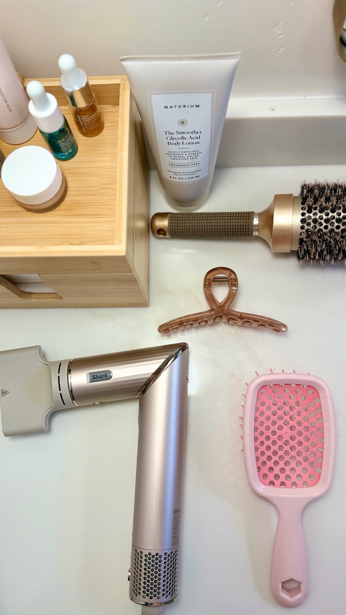 MY ABSOLUTE BEAUTY NON NEGOTIABLES

these are my tried and true hair, makeup, and skin care essentials that i will always restock. 

linked 👇🏻

#LTKgrwm #LTKselfcare #LTKBeauty