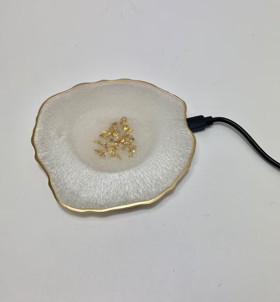 QI wireless charger pad, Moonstone white  gold Geode resin. IPHONE 8 and newer, Samsung S8, 9, 10... | Etsy (US)
