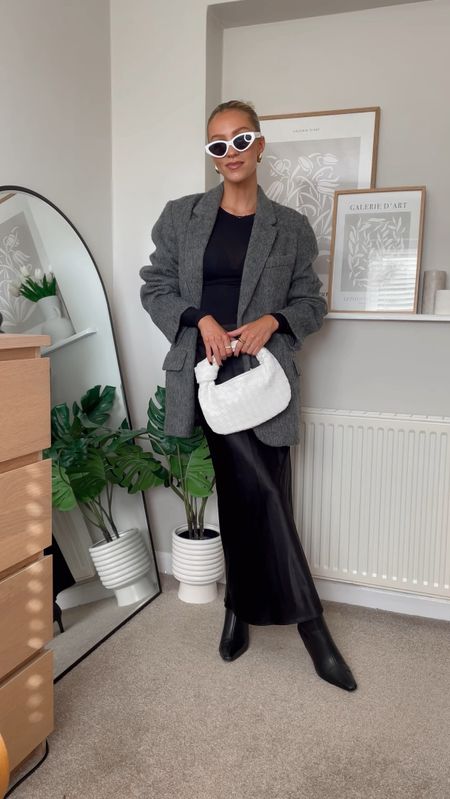 30 days of autumn outfits
Black satin maxi skirt from river island
Black long-sleeve bodysuit from stripe and stare
Wool grey blazer from H&M 
Knee high black heel boots from asos
White weave bag from vinted 
Amazon Bottega dupe earrings

#LTKstyletip #LTKSeasonal #LTKeurope