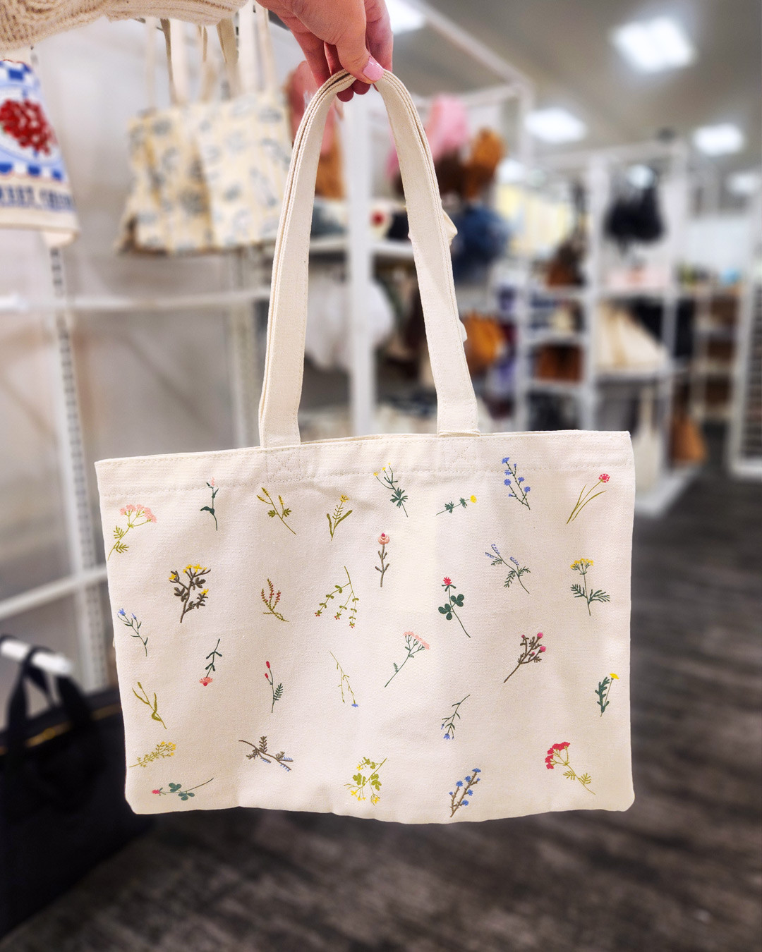 Universal Thread Magazine Tote Handbag

#targetfinds #targetlove 

 #LTKstorytime #LTKBeauty