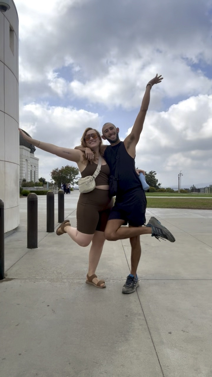 Hello from LA 👋 Here for the @forbes Creator Upfronts conference with @walmart but I was lucky enough to squeeze in some facetime with Freddy. 

He took me hiking in Griffith Par k -- just the thing I needed to help beat this Norway jet lag ❤️

PS wearing a @girlfriend set, obsessed with the color for fall.