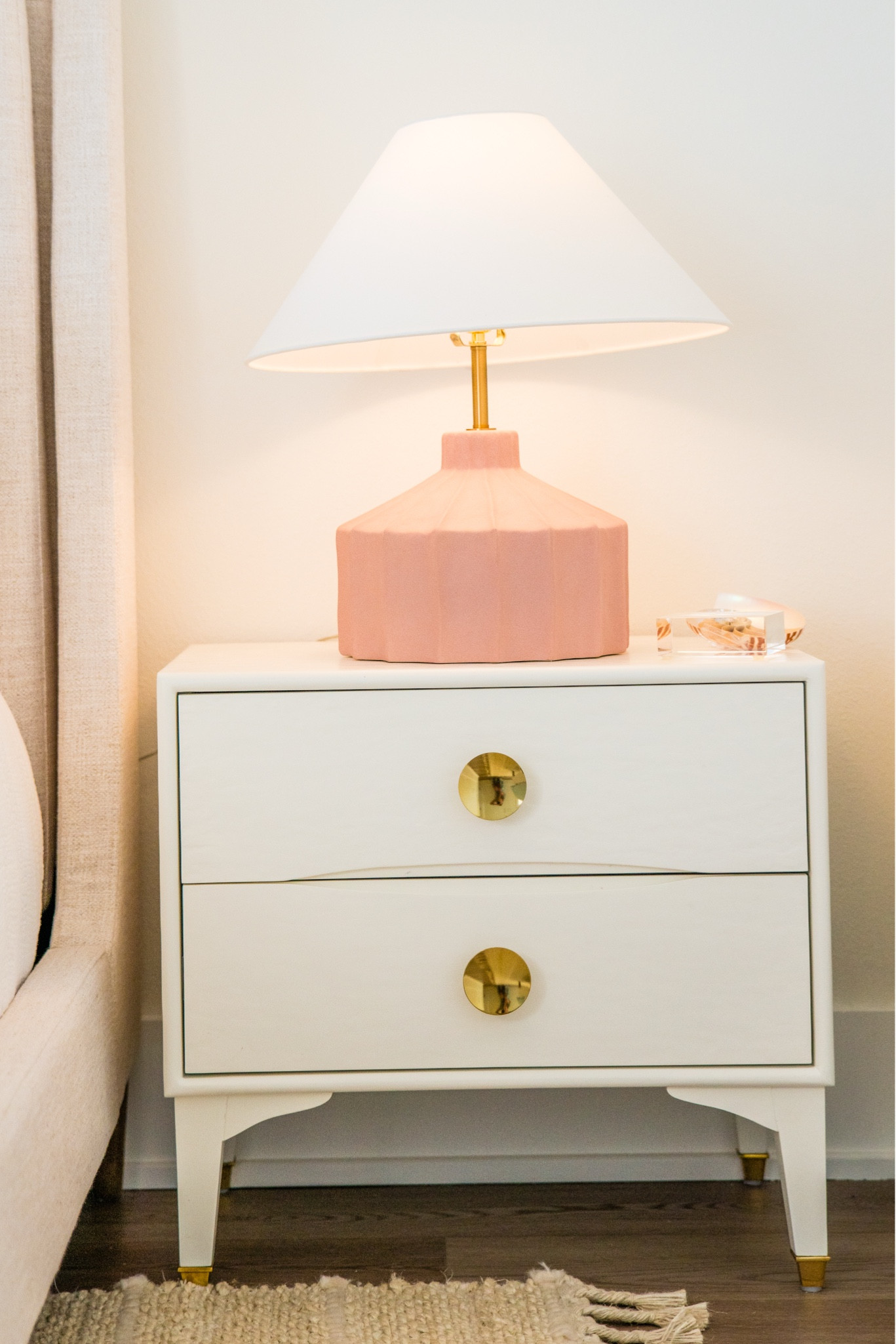 Soft, coastal elegance. These dusty rose ceramic lamps paired with crisp white nightstands bring the perfect balance of warmth and serenity to this bedroom. The subtle textures and tones create a dreamy retreat you'll love to unwind in. 
#CoastalDecor #BedroomGoals #CoastalBedroom #ModernCoastal #DustyRose #BedroomInspo #InteriorStyling #NightstandDecor #CoastalVibes #HomeDetails #SoftTones #BeachHouseDecor 



#LTKHome