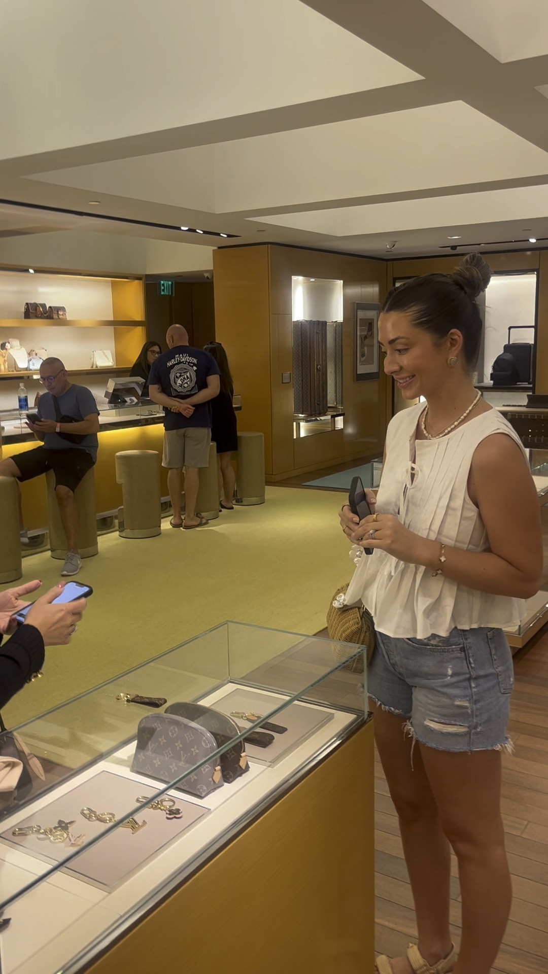 Medium in top & 27 in shorts! 