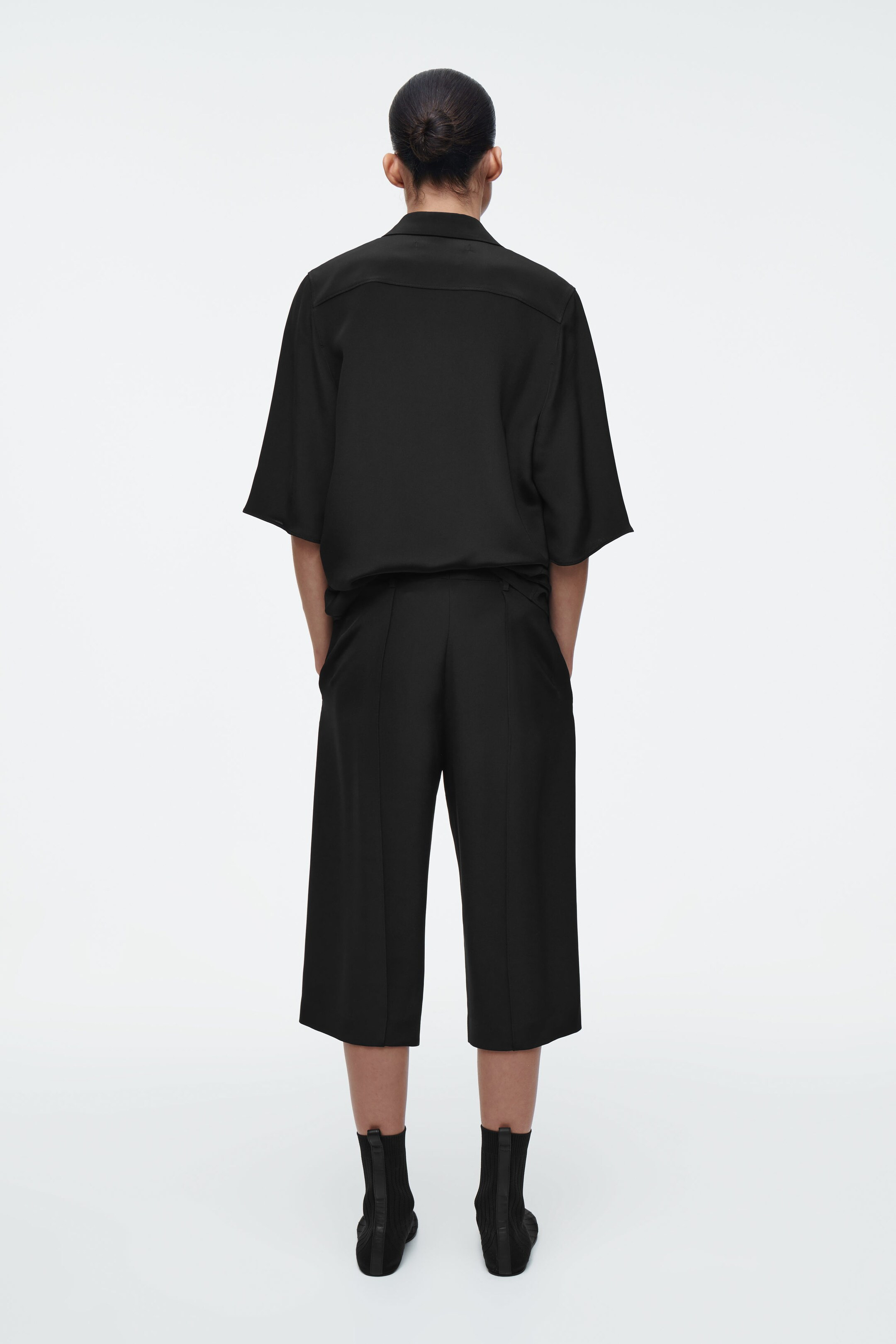 TAILORED SILK SHORTS - CARBON | COS UK