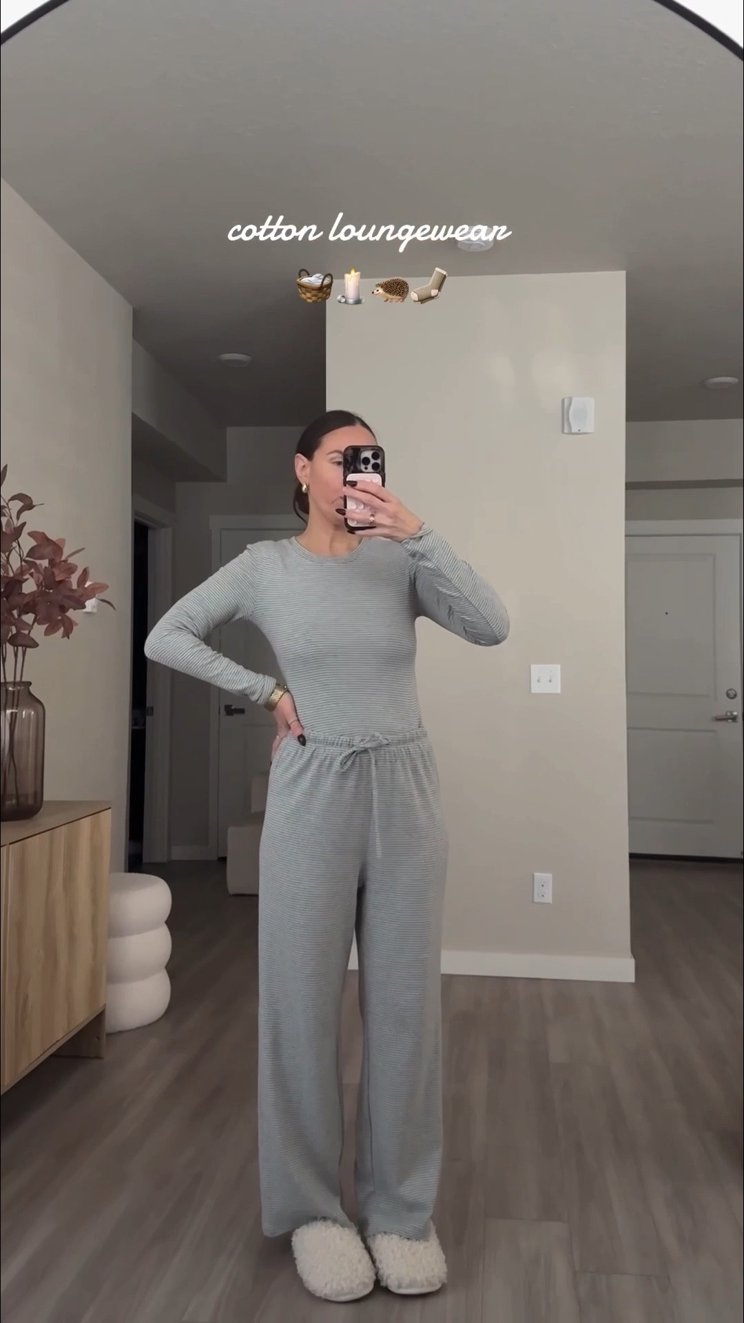 95%cotton.  soft. wide leg palazzo pants. fitte long sleeve shirt.  fremd soft and soooo cozy!!
#loungewear #chyrii