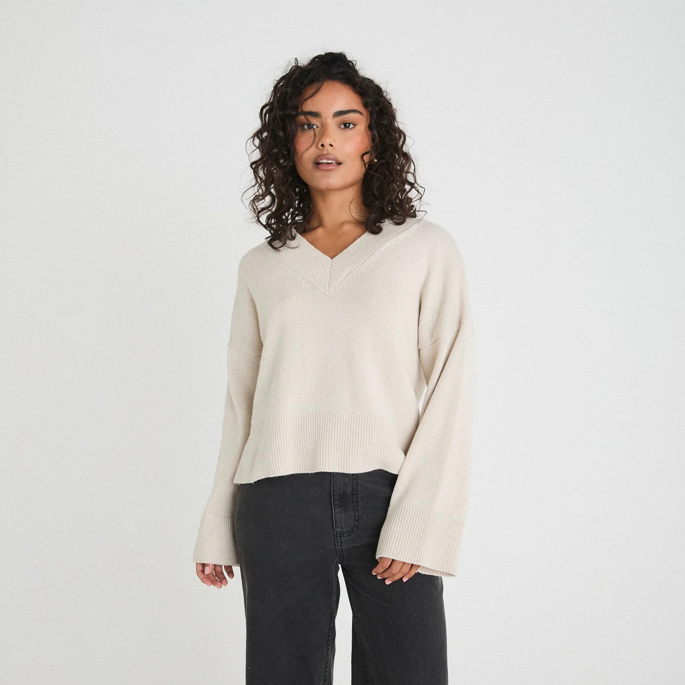 KNITTED V-NECK JUMPER - CHALK | WAT The Brand