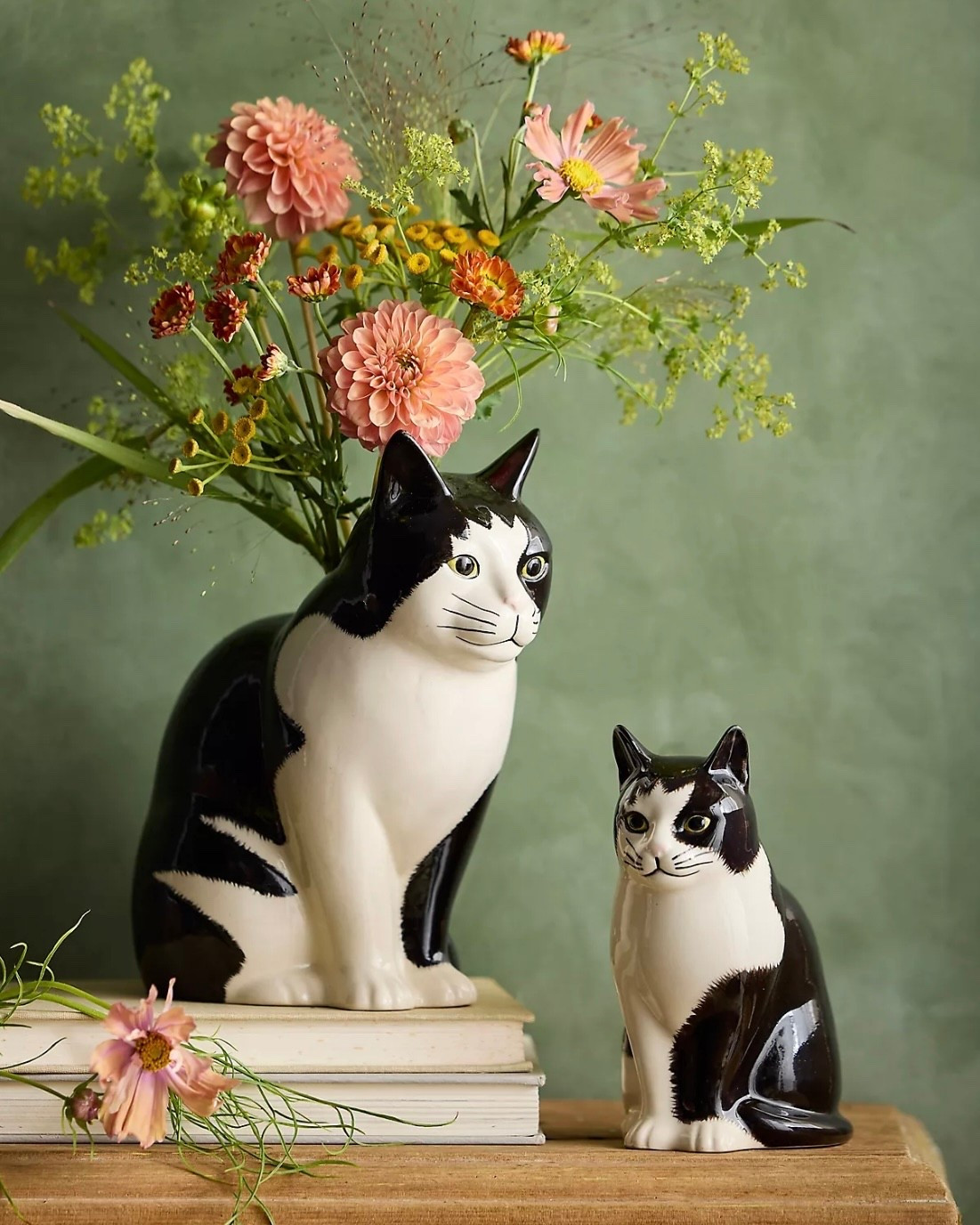 The Anthropologie Quail Ceramics “Barney” Cat Vase is pure charm in ceramic form. Hand-painted, a little quirky, and totally statement-making — it’s the kind of home piece that instantly makes a shelf or side table feel more fun.

Perfect for cat lovers, color lovers, flower lovers… honestly, anyone who wants their décor to have personality. Add fresh blooms, dried stems, or just let Barney sit there being adorable. 🌼🐈‍⬛💛

#LTKHome #LTKCyberWeek #LTKGiftGuide