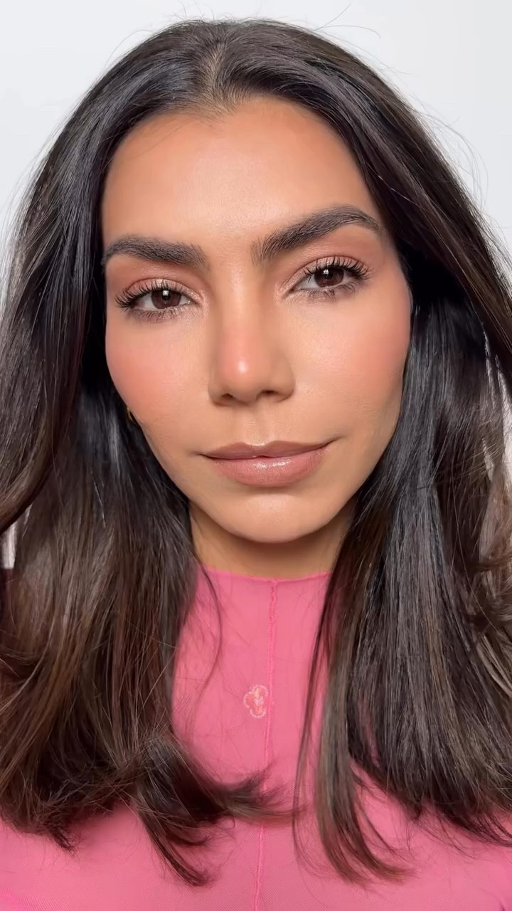 Às vezes tudo que você precisa é uma sombra rosinha e alguns minutos 💗
Essa make é a prova de que menos é mais — prática, delicada e perfeita para qualquer ocasião.

Se você ama maquiagem fácil e bonita,
segue meu perfil porque eu posto dicas reais todos os dias ✨
Cor : Sweet heat @maccosmetics 

Você usaria essa make?
#maquiagemfacil #dicasdemaquiagem #maquiagem #makeup LinkLTK