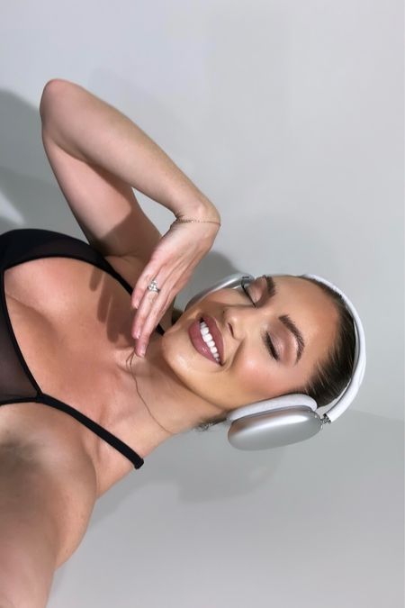 The absolute best headphones with crystal clear sound quality and noise canceling. Super comfy and feel like a dream! I know they are expensive so I’m also linking some amazing headphones that are a fraction of the cost and some I used to use before splurging for AirPods!🎧