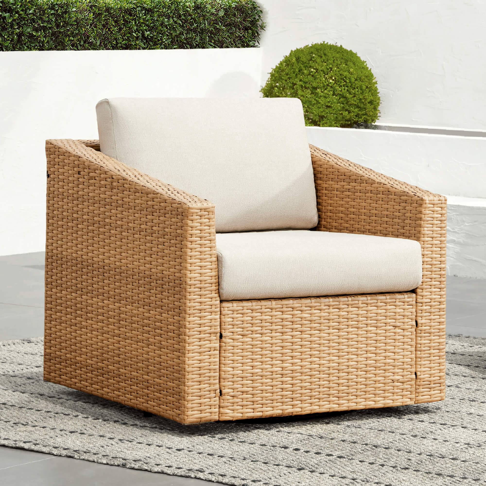 Calum Outdoor Swivel Accent Chair | Rattan Patio Seating | Chita