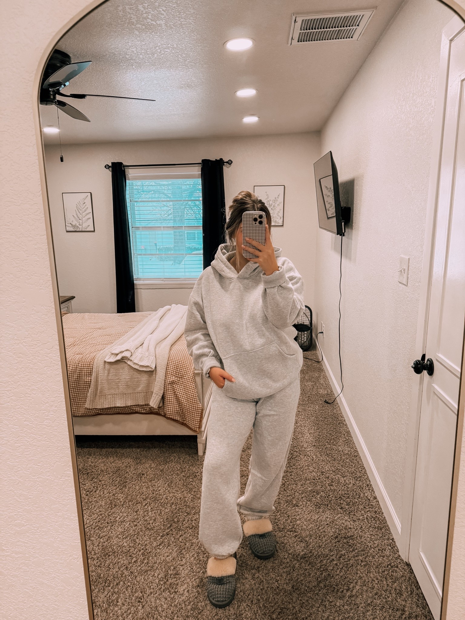Comfy snow day ootd 🤍❄️

#LTKSeasonal #LTKmomlife
