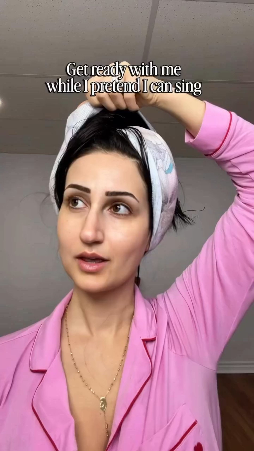 Who else turns their GRWM into a full performance… or am I just extra? 😂

#lipsync #makeup #makeuptutorial #grwm #getreadywithme #softglam #transformation #transition #makeuproutine #beautyreels #everydaymakeup #ottawamua