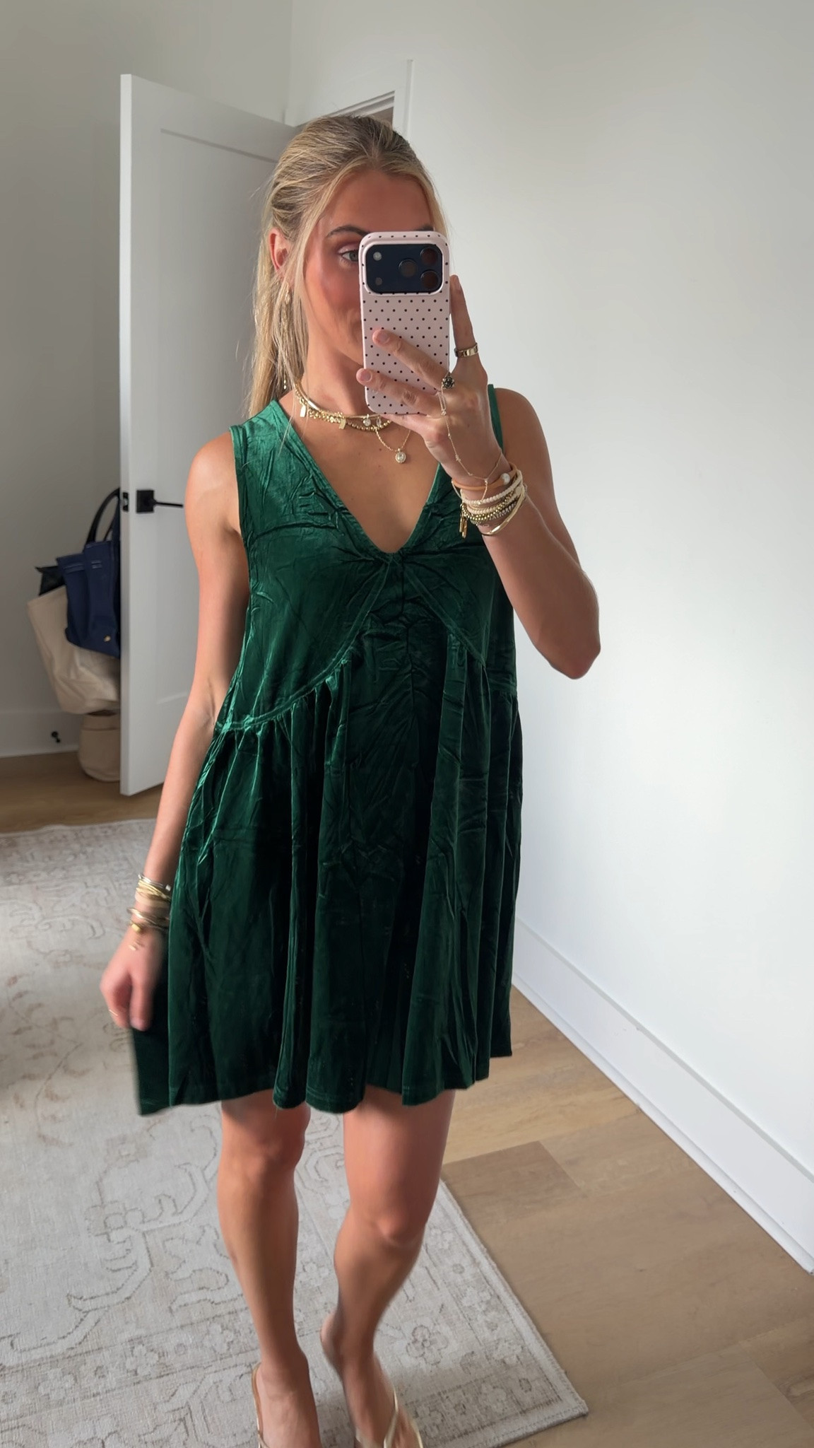 Amazon size small Athlisan Womens Sleeveless Velvet Dress V Neck Mini Dress with Pockets
Velvet Pleated Detailing, Empire Waist, Babydoll Cut, Flowy Swing Hem, Soft Draped, Casual Daily Evening Party Wear