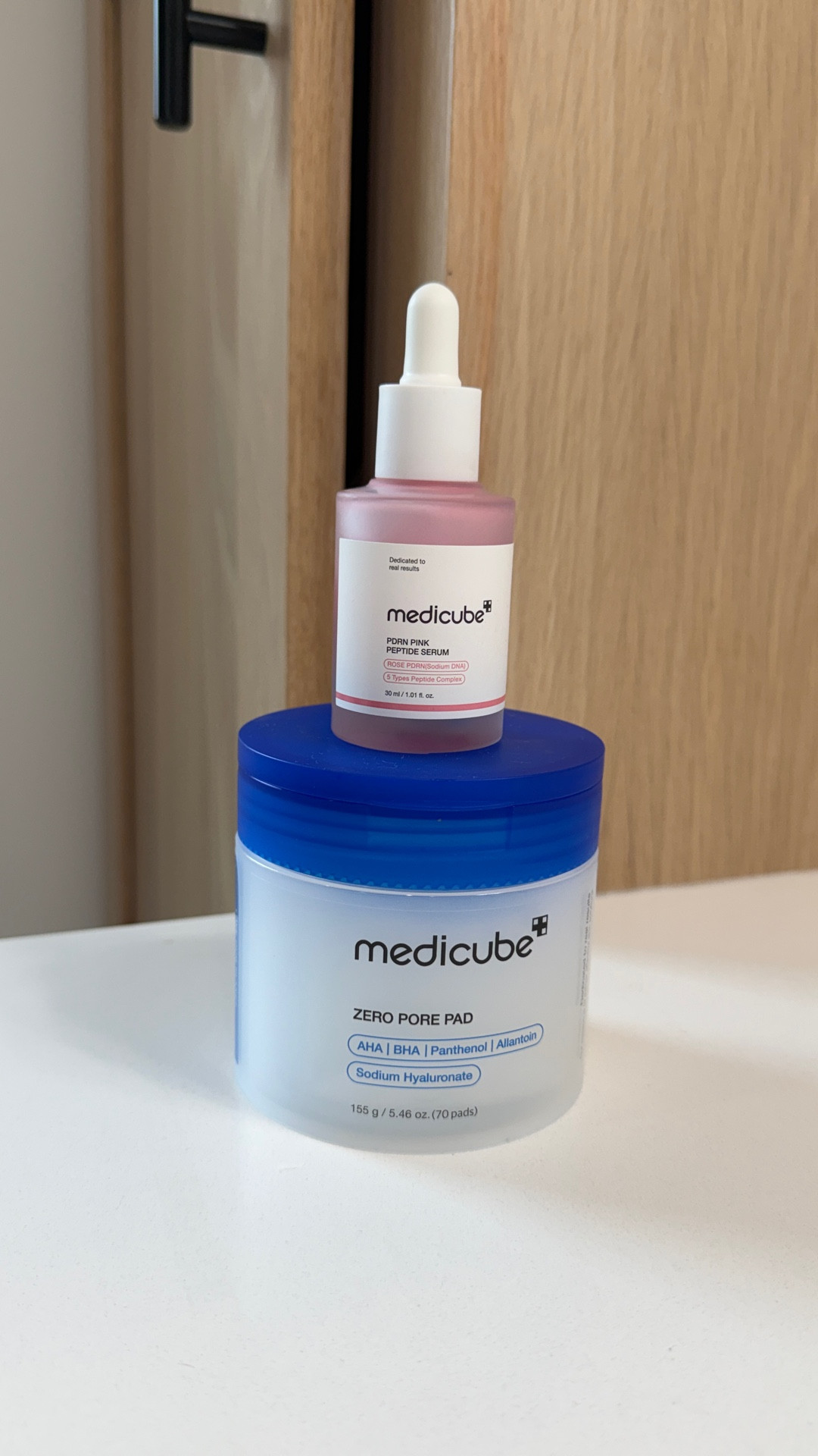 I have NEVER had ‘good skin’ but I feel like it has improved SO much over the past month since I’ve been using this Medicube PDRN peptide. My skin is so nice and smooth and looks so healthy in the morning when I wake up now instead of dry and flaky and covered in tiny little pimples. I have super sensitive skin but I haven’t had any negative side effects from this serum. 



#LTKBeauty #LTKdayinmylife #LTKgrwm