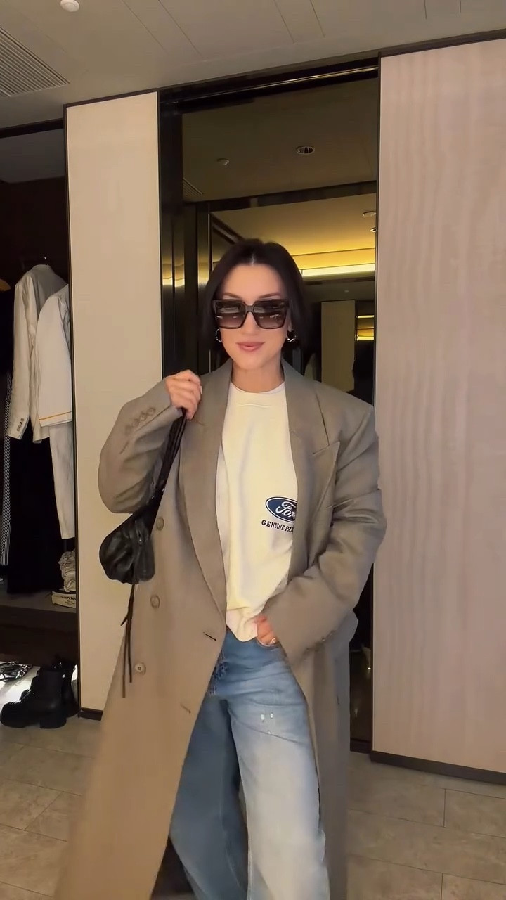 Style Over 40+ | Shanghai Day 1 OOTD 🇨🇳✨
With the weather still on the chillier end, I finally got to utilize my Frankie Shop Jane coat—it’s been way too hot before to even give it a proper wear 🧥

Spent the day with my parents just shopping and grabbing food, so I kept the look cozy and comfortable 🤍 Pullover is from Zara Men (one of my favorite unexpected finds), paired with easy denim and my Dior platforms for a little lift 👟

Finished it off with my current go-to—my Balenciaga shoulder bag. The easiest throw-on piece that pulls everything together 👜

#StyleOver40 #TravelOOTD #ShanghaiStyle #CozyChic #OOTDOver40

#LTKootd #LTKgrwm #LTKOver40