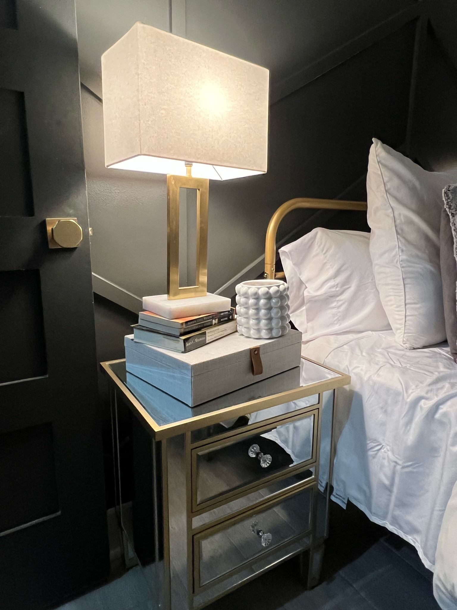 Moody Modern Bedroom Inspiration

#tablelamp #glassnightstand #goldbedframe #golddoorknob #goldlamp #marblelamp #downcomforter #storagebox #moodybedroom #decor #tabledecor #shelfdecor

#LTKstyletip #LTKhome #LTKMostLoved