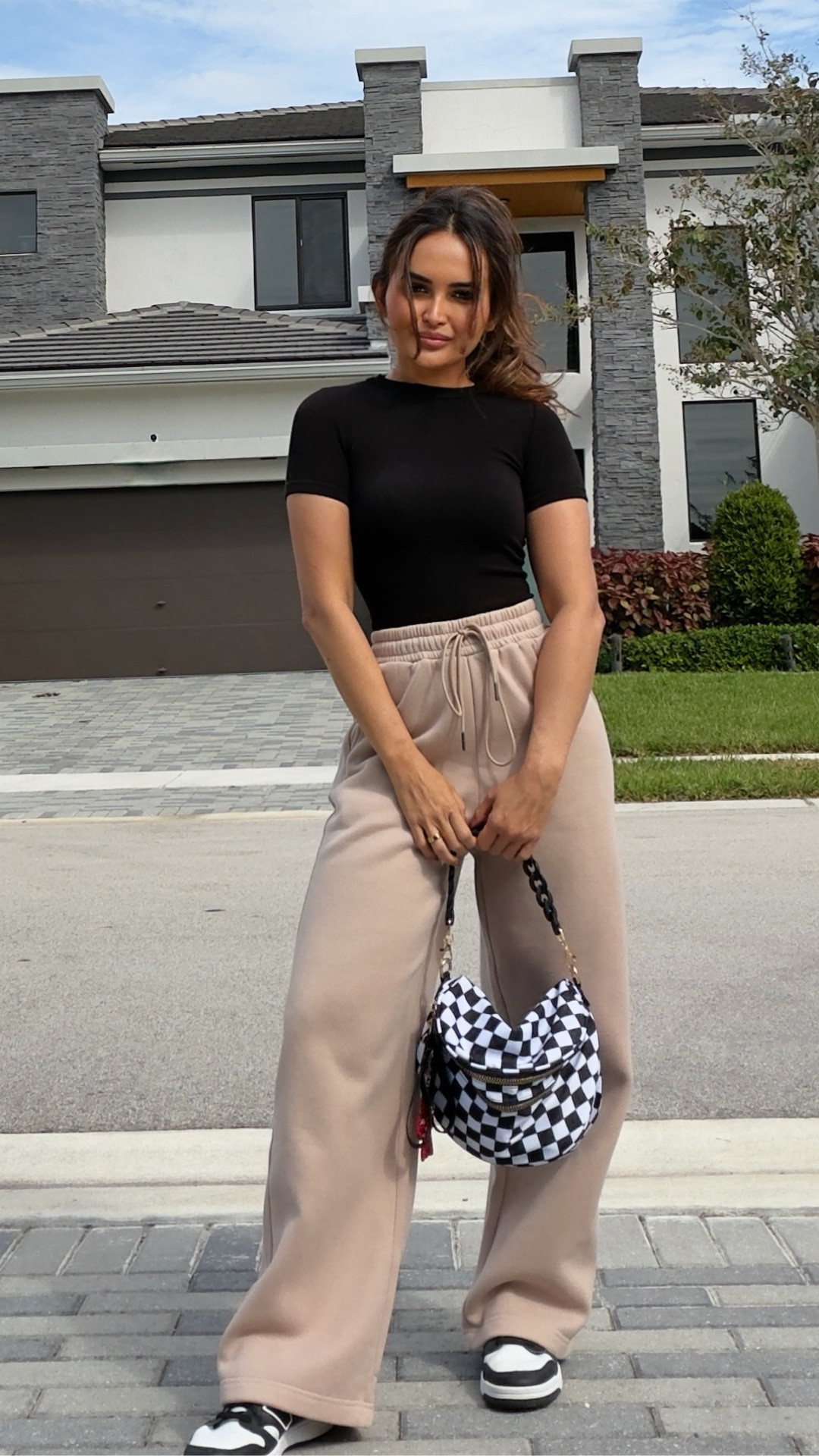 The secret of these sweatpants? 🫣
They’re fleece-lined super soft, warm, and perfect for cozy fall days! 🍂✨
Paired with a black top and sneakers for an easy, comfy look


#ootd #fallstyle #amazonfashion #simplefun #simplefunofficial #comfystyle #outfitinspo #sweatpantsseason #fallfashion

#LTKSeasonal #LTKStyleTip #LTKBeauty