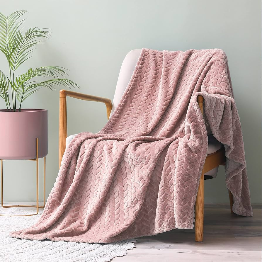 Exclusivo Mezcla Extra Large Flannel Fleece Throw Blanket, 50x70 Inches Leaves Pattern Soft Throw... | Amazon (US)