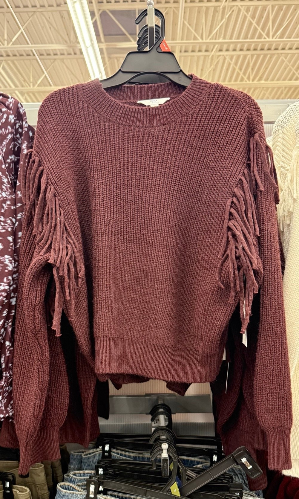  Maroon Red Wine Color Fringe Pullover Sweater – Midweight (XS–XXXL)

This fringe pullover sweater adds texture and movement to winter outfits. Cozy, stylish, and perfect for casual looks with jeans or boots.

#LTKPlusSize #LTKSeasonal #LTKMidsize