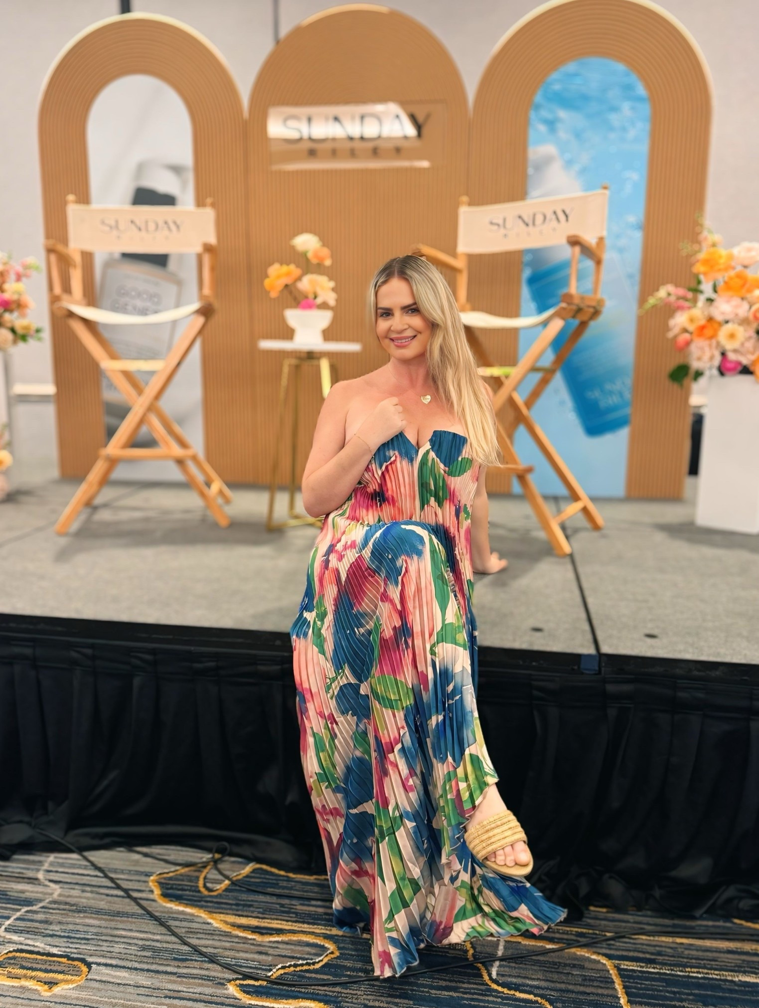 Beautiful floral maxi dress!
I love the wire in the bust. It makes such a beautiful and elegant and classy look.

Floral maxi dress
Date night dress
Wedding guest dress
Date night dress
Vacation dress
Girls night dress
Event dress
Melinda maria jewelry 
Heart jewelry 
Personalized jewelry 
Mothers day dress
Zodiac necklace
Stud earrings 

Code: hilary35

#LTKWedding #LTKMothersDay