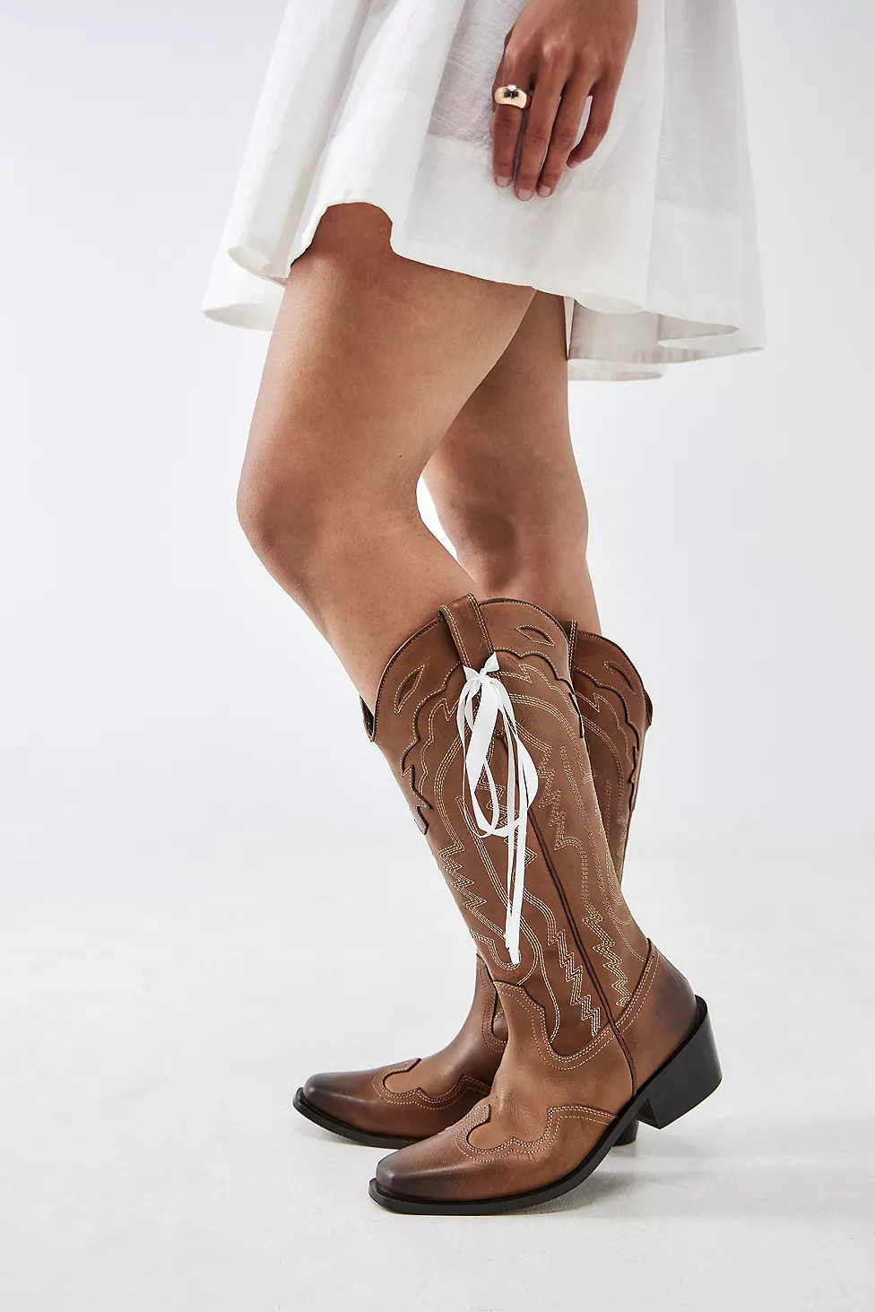 UO Brown Leather Dallas Bow Cowboy Boots | Urban Outfitters (EU)