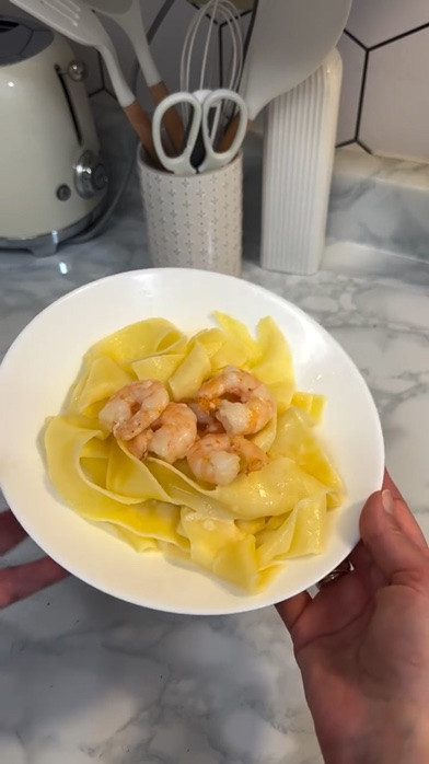 This creamy shrimp pasta is your sign to make something simple… but SO good 🤍🍝

Juicy shrimp in garlic butter, a splash of cream, and silky pasta — that’s it.
No complicated steps, just comfort in a bowl.

✨ Save this for your next easy dinner

Recipe:
• Shrimp
• Butter
• Garlic
• Salt & pepper
• Heavy cream
• Pasta

Cook shrimp in butter + garlic
Add cream, simmer 1–2 min
Mix with pasta — done ✔️

#pastarecipe #easydinnerideas #shrimppasta #homecooking #cozykitchen

#LTKhome #LTKfamily