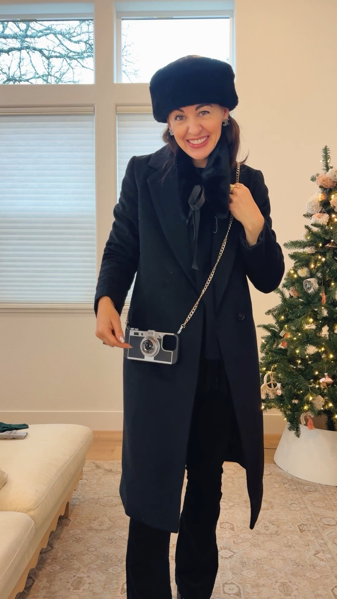 I’m wearing something I hate to do something I love. I actually don’t hate this outfit, but I’m not a fan of wearing all black unless it’s fashionable so I use some of my hot girl on a cold day #stylinghacks to make it happen. Enjoying a fun Christmas tradition that includes some #shoplocal and a gift exchange with our kids and their cousins with our family today what are your #Christmastraditions?