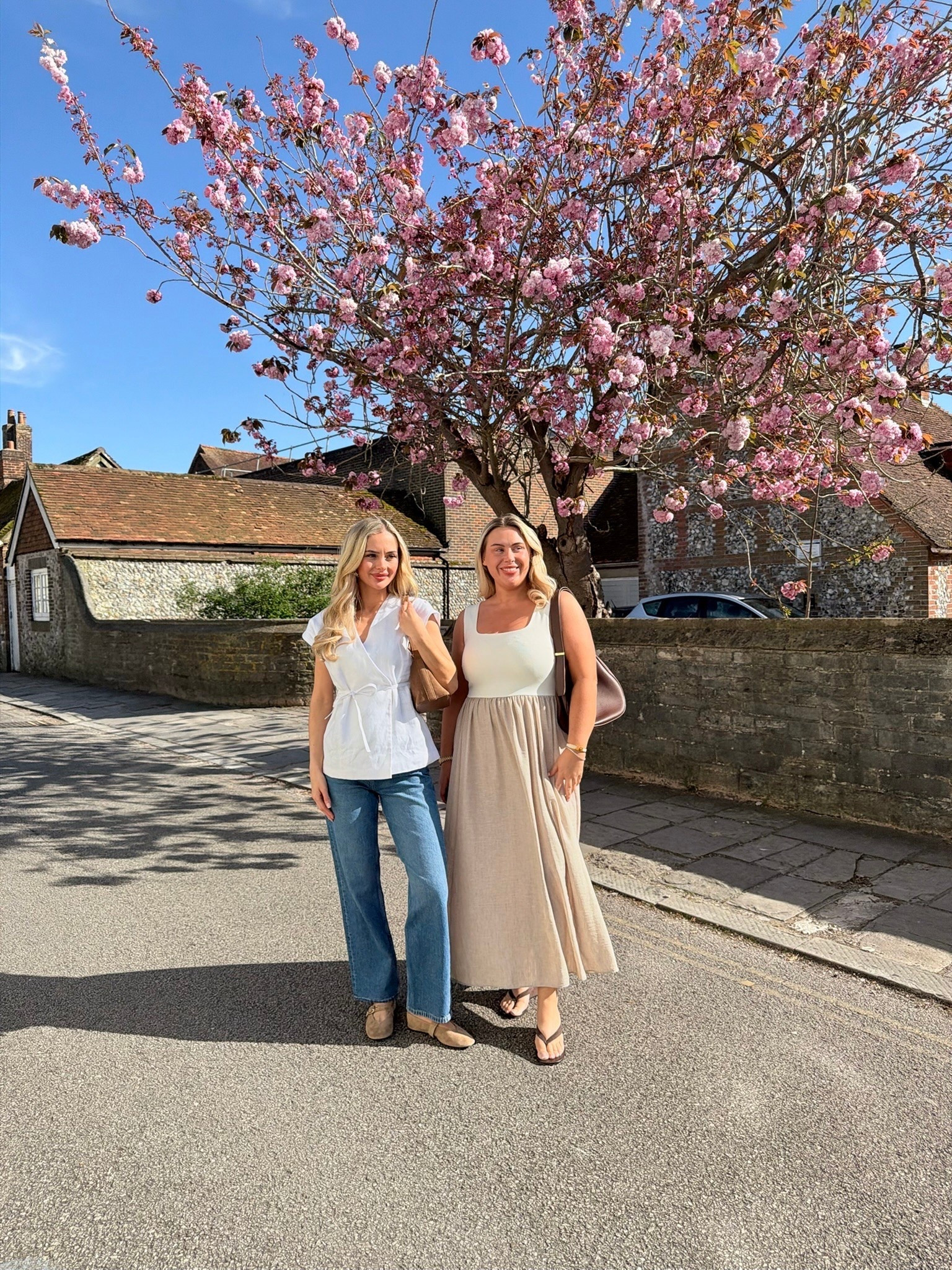 A little spring ootd for casual days ☀️ 

Casual everyday outfit jeans and a nice top white linen primark

#LTKuk #LTKspring #LTKsummer