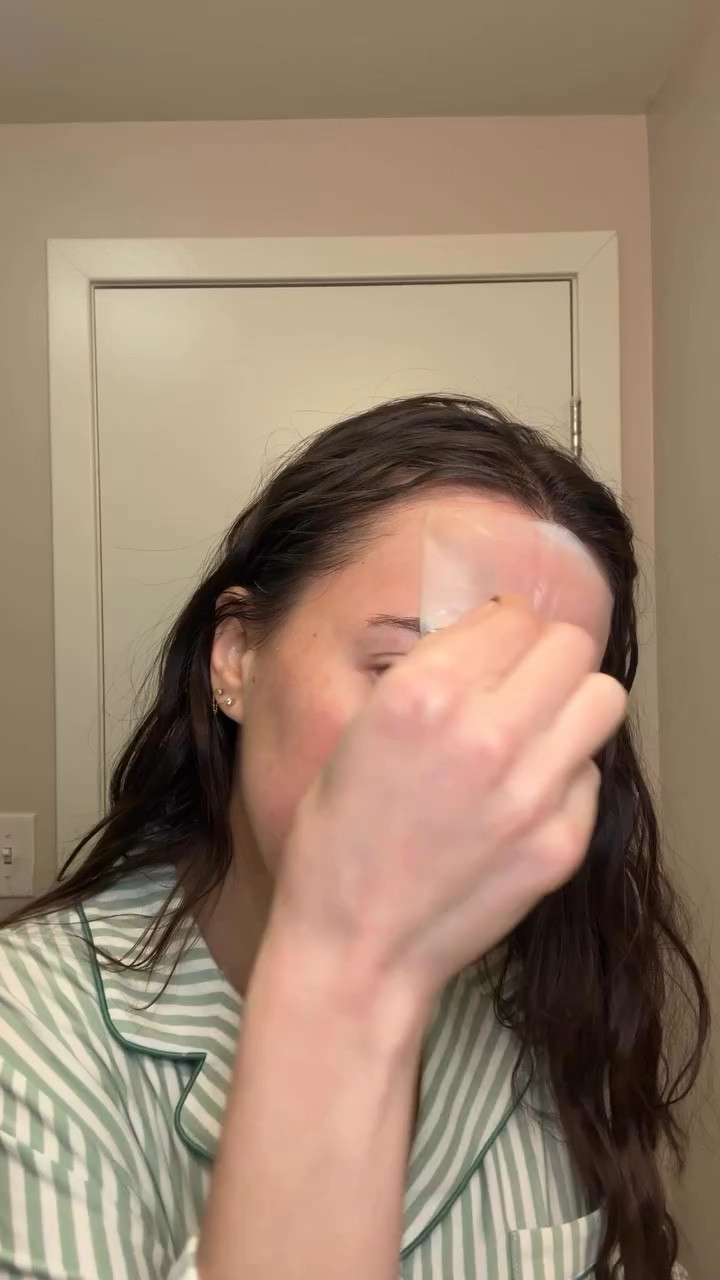 Comment “K-BEAUTY” for the links to everything I used + a 10% discount code! ✨ I may earn a small commission for links shared. 

I’m obsessed with this night-to-morning routine for waking up with that effortless glass skin glow. These Korean skincare staples are the secret to a hydrated, “one-tone brighter” complexion without the heavy feel.

Consider this your Sunday self-care night invitation to prep your skin for the week ahead. ☁️🧖🏼‍♀️
.
.
.
@seoulbeautyclub #seoulbeautyclub #koreanskincare #kbeauty #glassskin #sundayreset

I’m Rachel—a Philadelphia-based content creator exploring beauty through the lens of real life, storytelling, and how things actually make you feel. I share routines, products, and moments that help you feel more like yourself—glowy, confident, and a little more put together without the pressure of perfection.

Korean skincare routine, glass skin secrets, Philadelphia content creator, K-beauty morning routine, overnight face mask, glowing skin tips, winter skincare essentials, Seoul Beauty Club, tone up cream, sensitive skin friendly.