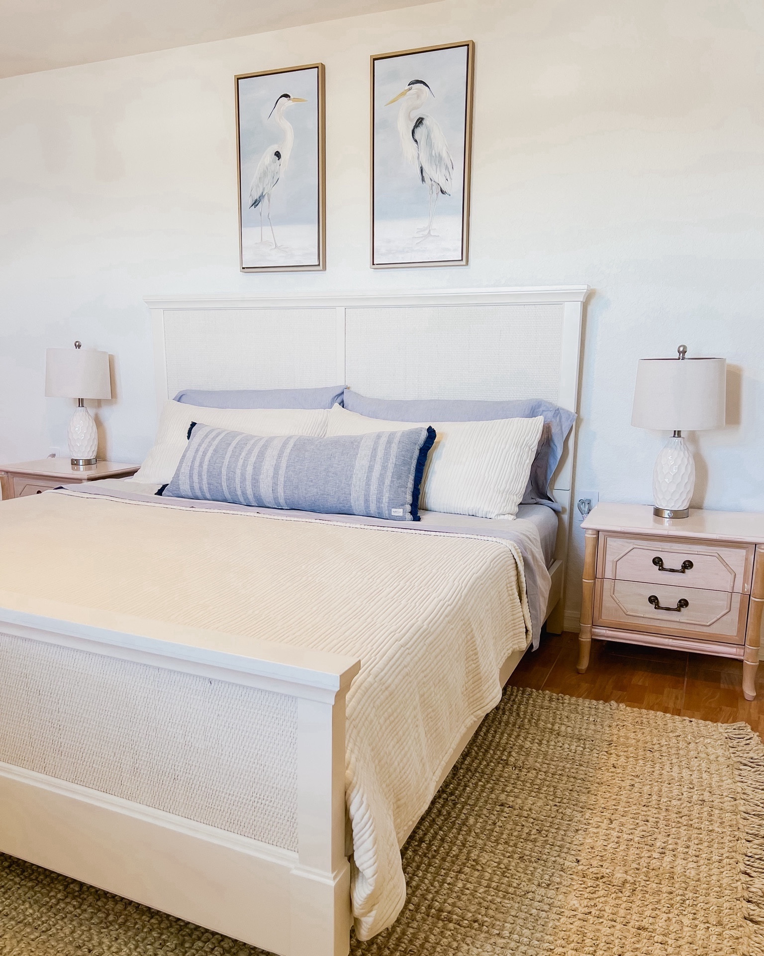 Coastal lake house bedroom

#LTKhome