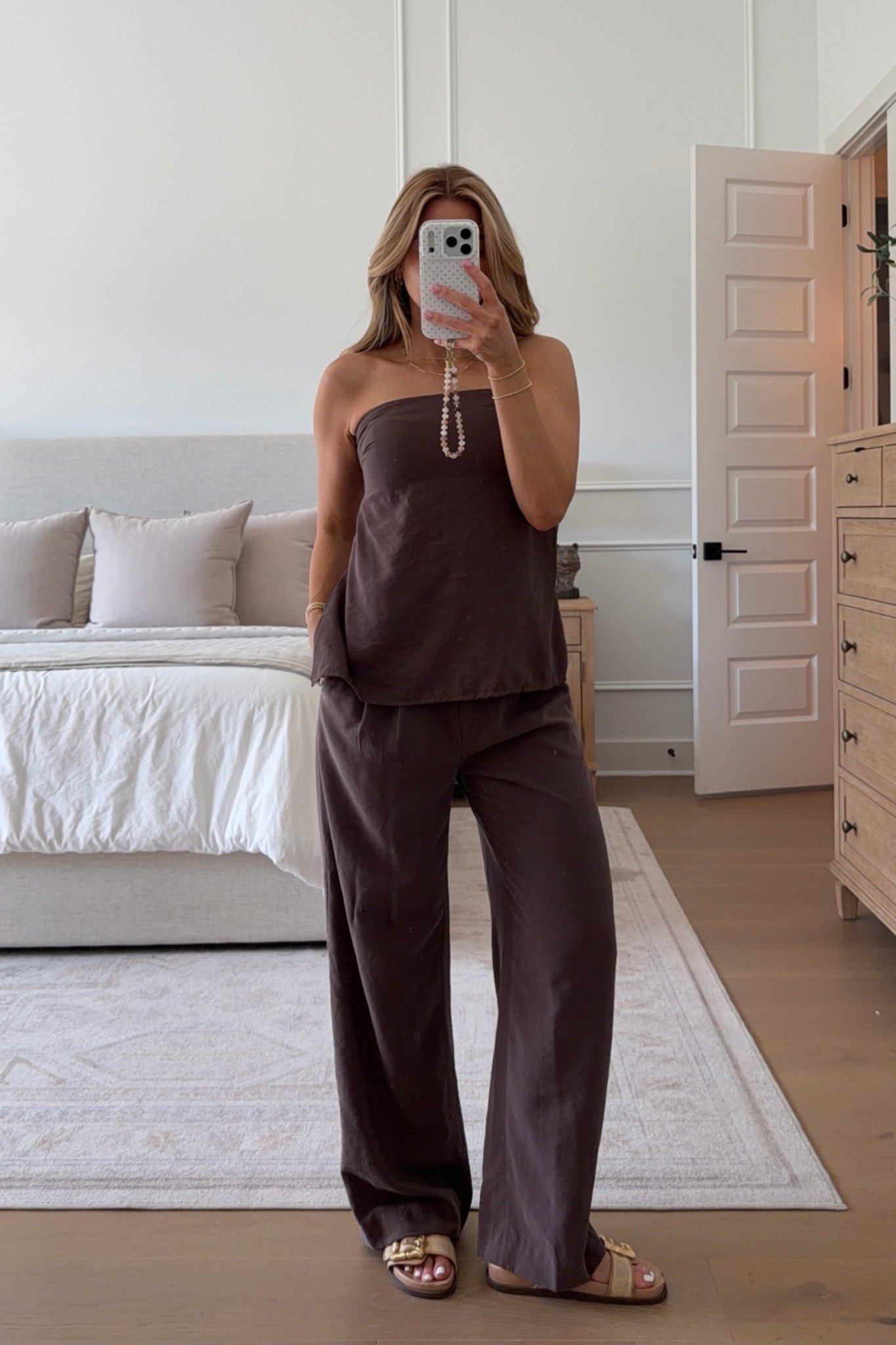 top: xs // pants: sized up to a 26 regular (i’m 5’3)