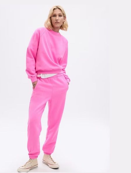 Barbie pink, Barbie core, hot pink, hot pink joggers, mom style, cool girl style, airport oufit, travel style, first class lounge style 

#LTKfindsunder50 #LTKtravel #LTKHoliday