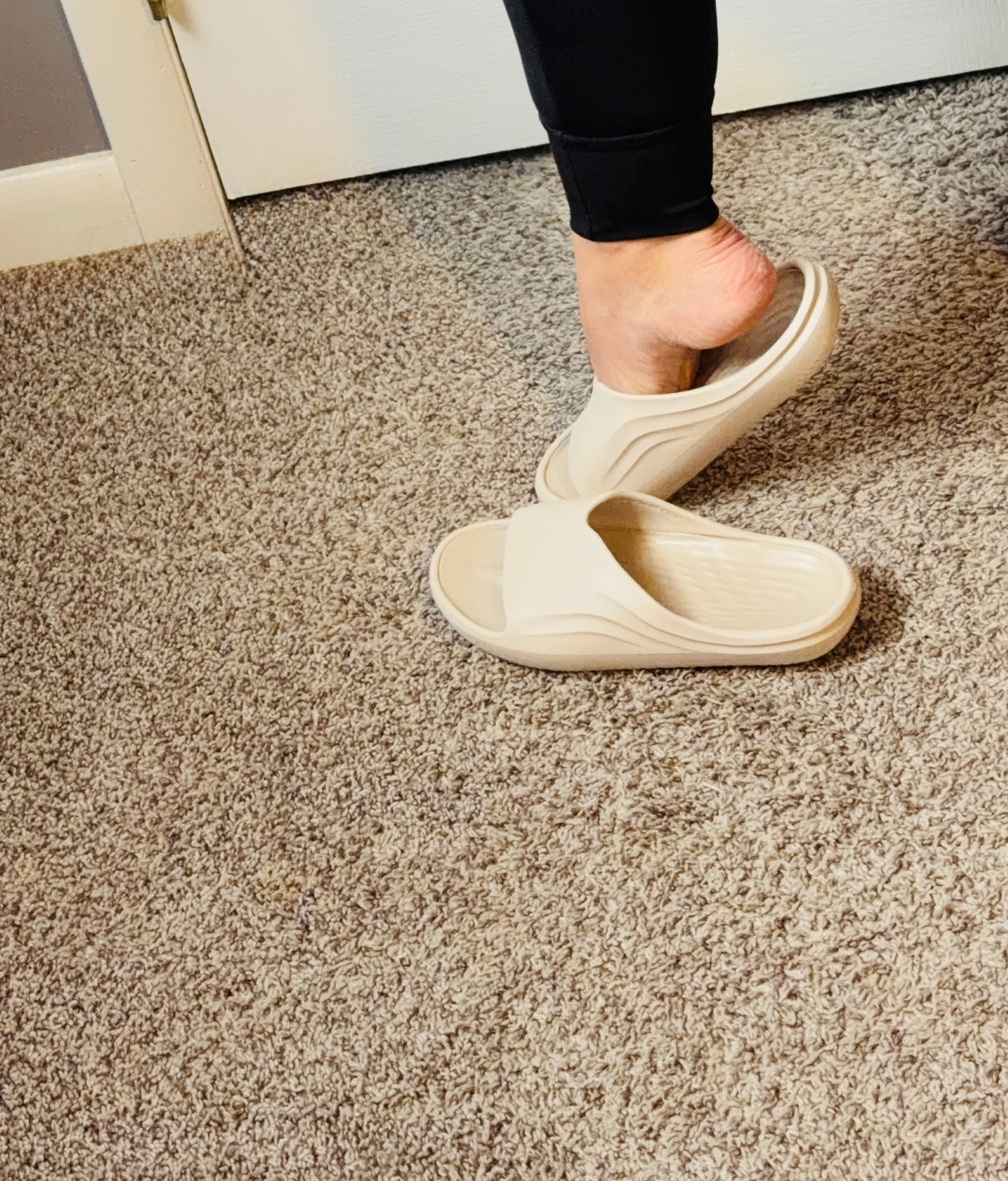 Long days don’t get shorter — but recovery gets smarter.
Slipping into my STAND+ AG3 Recovery Slides at the end of the day feels like hitting reset for my feet, knees, and back. Built for real life: standing all day, travel days, gym recovery, and busy parent chaos. Comfort that actually gives energy back.
Linked my exact AG3 colorway in LTK so you can find them fast.
@wearstand #StandStrong


#LTKActive #LTKmomlife