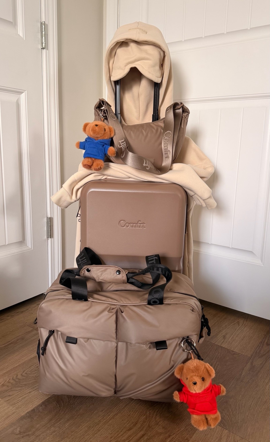 My go-to travel set up ✈️☁️🧸 #Comfrt

#LTKdayinmylife #LTKTravel #LTKSaleAlert