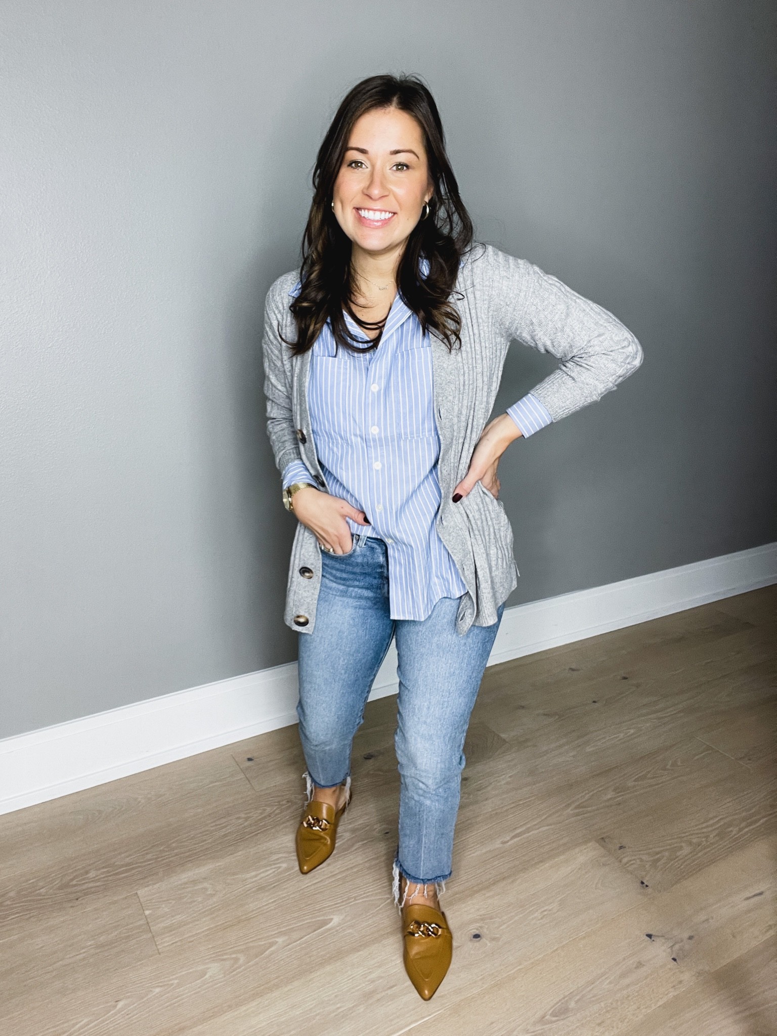 🤍 XS in this “pristine peri” button down
🤍 XS in this relaxed cardigan as well