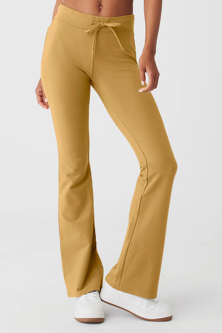 Sway Bootcut Sweatpant - Golden Olive Branch | Alo Yoga (US)