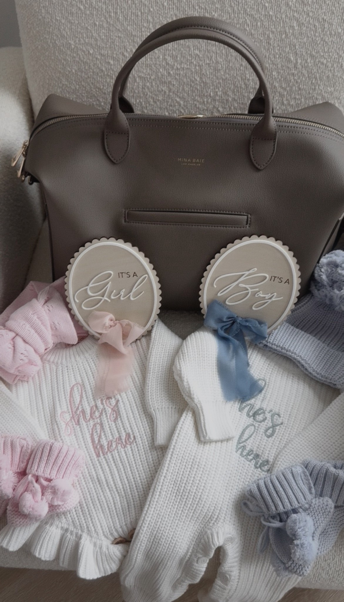 Surprise gender baby’s hospital bag 🤍 