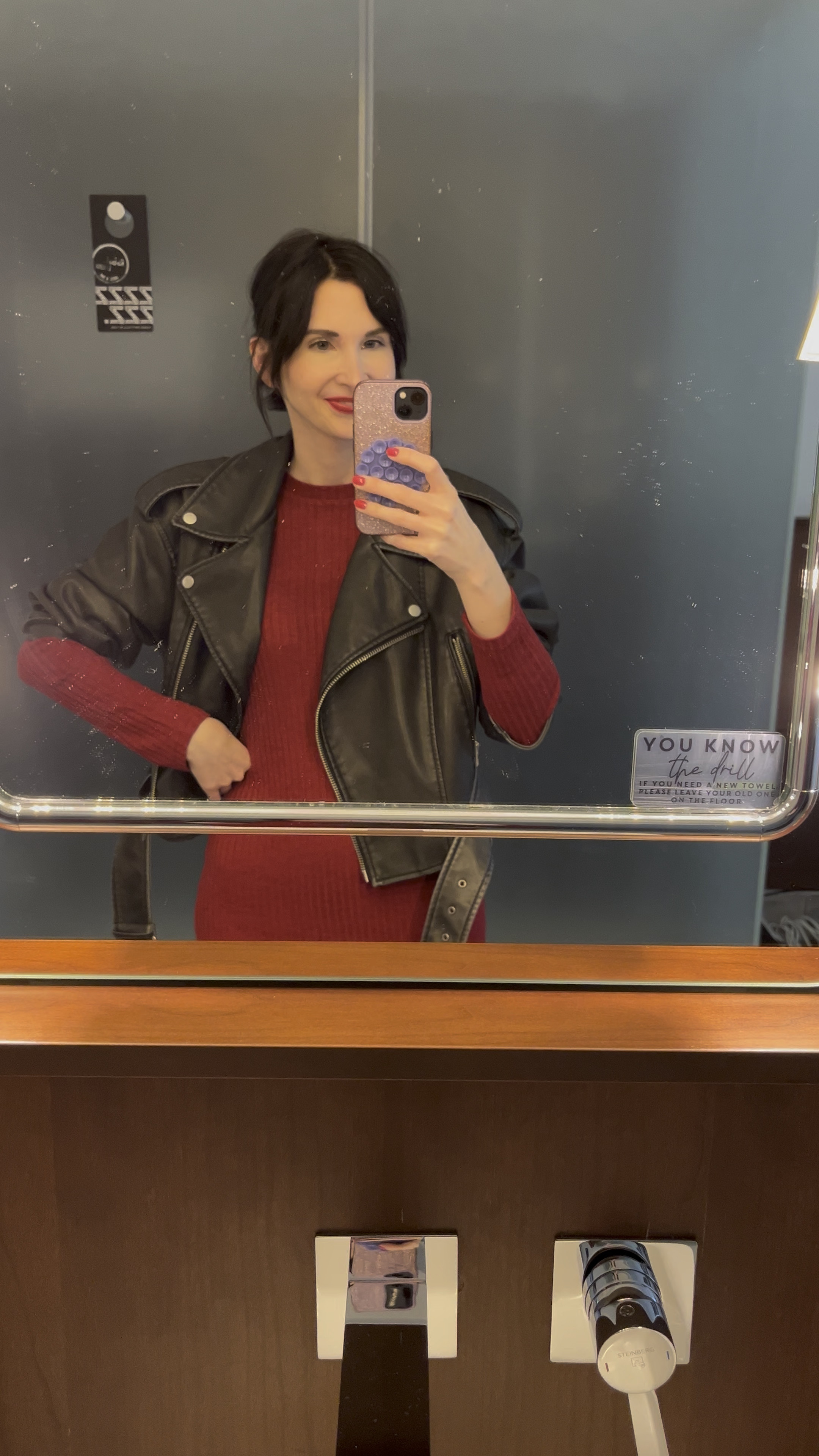 Für eine Date-Night oder ein entspanntes Event ist die Kombi aus rotem Kleid & Biker-Jacke einfach 🔥🔥🔥 Kombiniere dazu Stiefel oder Stiefeletten 🌹🖤

#rot #kleid #bikerjacke 

#LTKdatenight #LTKstyletip #LTKdeutschland