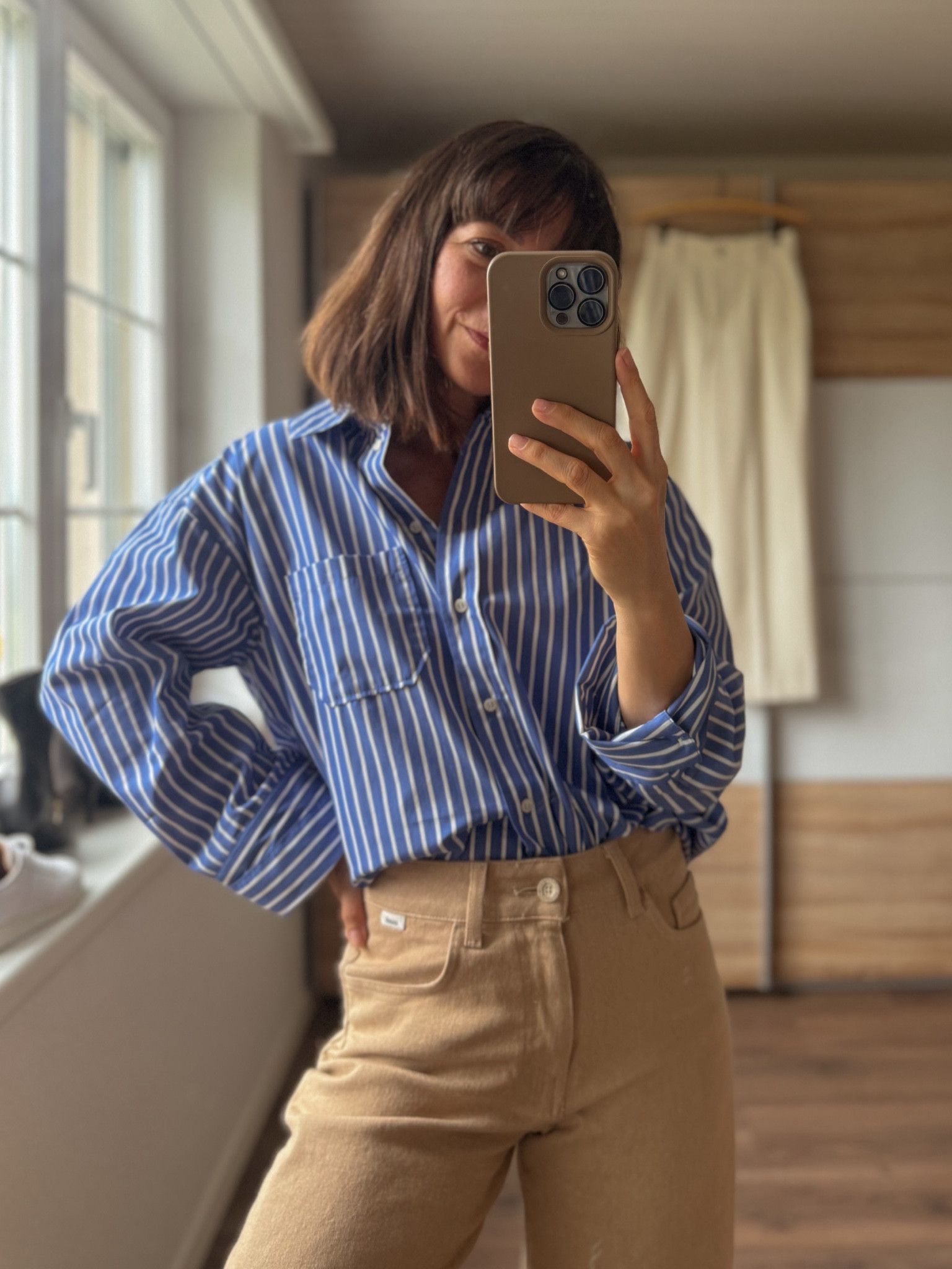 Blue striped Bilma Shirt by Sézane, wearing US4, 36.

I really like the oversized fit of this shirt! The sleeves have a wide opening and they’re too long for me (I’m 5‘3“ / 160m) but I mostly cuff the sleeves anyway on my shirts. 

Linked some similar shirts too because it’s almost sold out on the Sézane website. 

Jeans are from Mavi and so good! 
Use code AUDREY for 10% discount 
(Only valid for US customers)



#LTKstyletip #LTKworkwear #LTKeurope