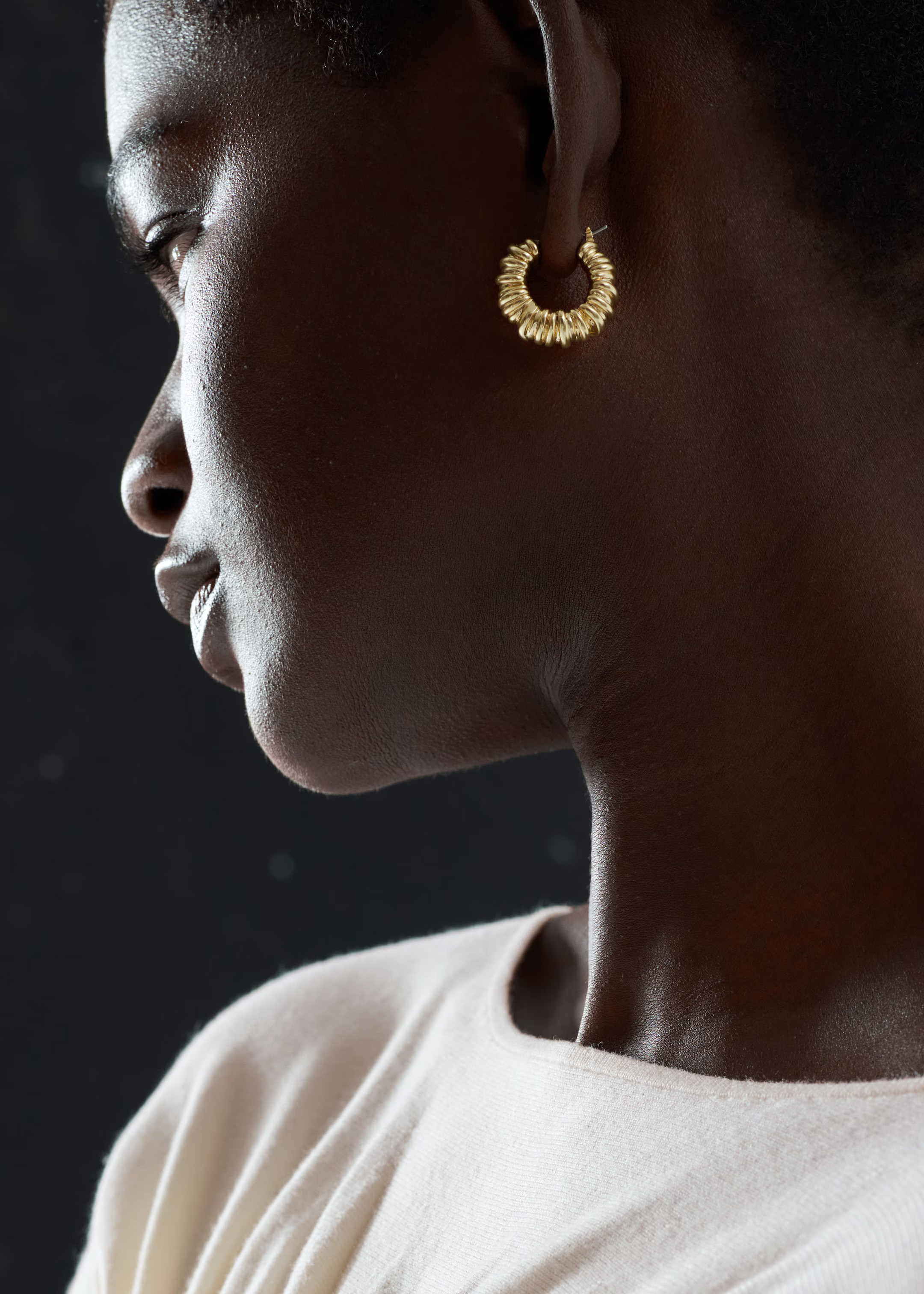 Unregelmäßig geformte Creolen - Gold - & Other Stories AT | & Other Stories EU