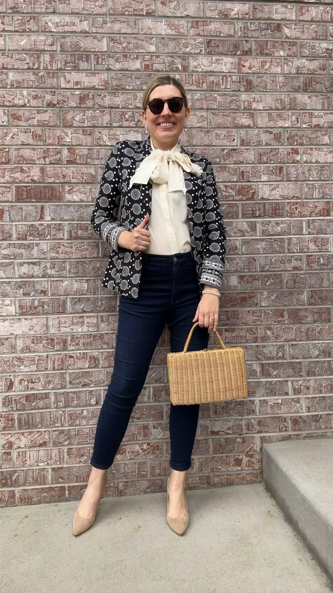 Are you excited for Spring?

Blouse- Tory Burch (similar linked)
Blazer - Boden (similar linked) 
Earrings - Dareth Colburn (linked)
Jeans - Express (linked)
Shoes - Jimmy Choo (linked)
Bag - Vintage (similar linked)