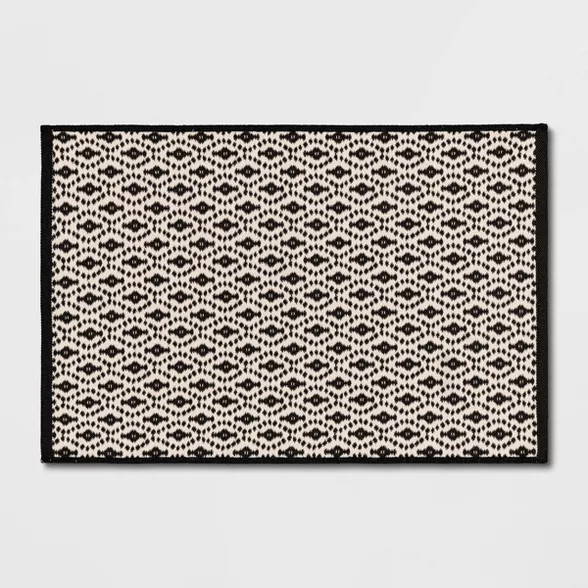 2'x3' Indoor/Outdoor Reversible Scatter Black - Sun Squad™ | Target