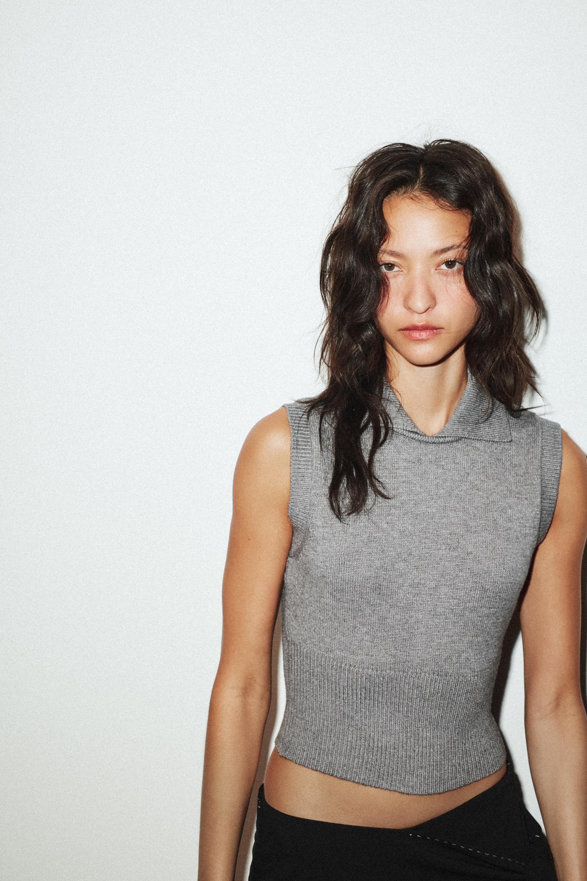 Short, smooth knit top with a lapel collar and sleeveless design. Fitted waist. Ribbed trim.Light... | Zara US