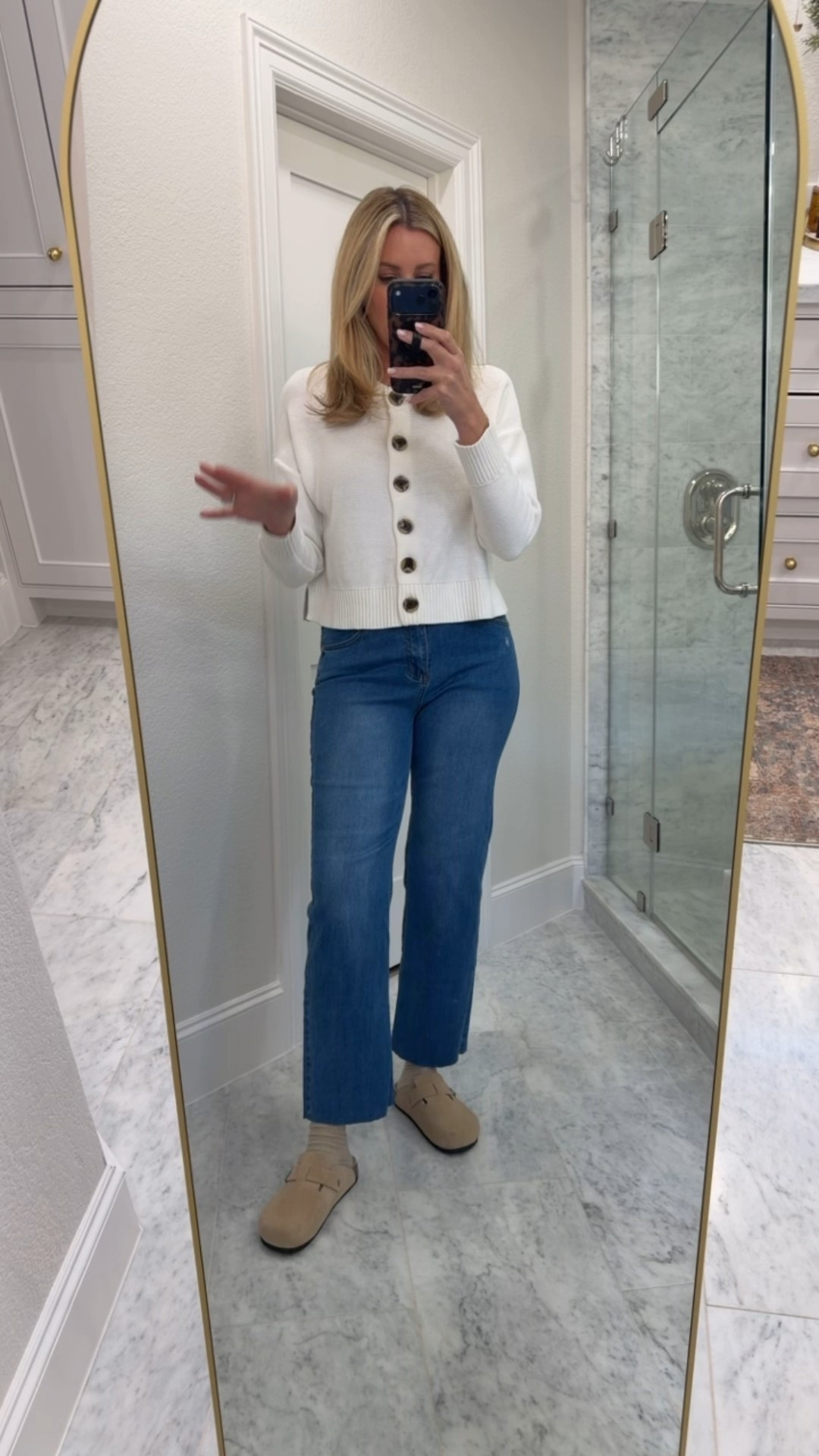 Jeans very similar to the Mother jeans for a fraction of the price


#LTKOver40