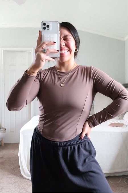 Lululemon wunder train shorts
Workout outfit & gym 
Aoxjox amazon long sleeve top
OFFLINE By Aerie OTT Fleece Jogger


#LTKActive #LTKfitness