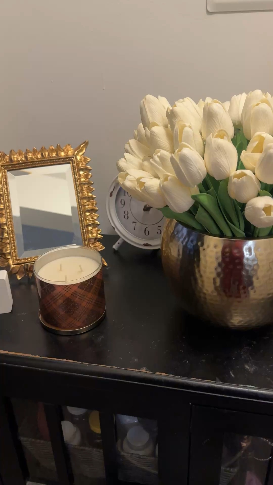 Bring a little sunshine indoors. ☀️🤍
Whether you’re curling up with a book or brightening up your workspace, this yellow and white combo is the perfect pop of happy your room needs. Modern, minimalist, and majorly cozy.
Why we’re obsessed:
• Instant Mood Boost: Yellow just feels like a hug.
• Crisp & Clean: The white accents keep it looking fresh.
• Versatile Style: Fits anything from retro vibes to Scandi-chic.
Tag a friend who needs to brighten up their space! 👇
#HomeDecor #InteriorDesign #PopOfColor #CozyVibes #LightingDesign

#LTKSaleAlert #LTKHome #LTKSeasonal