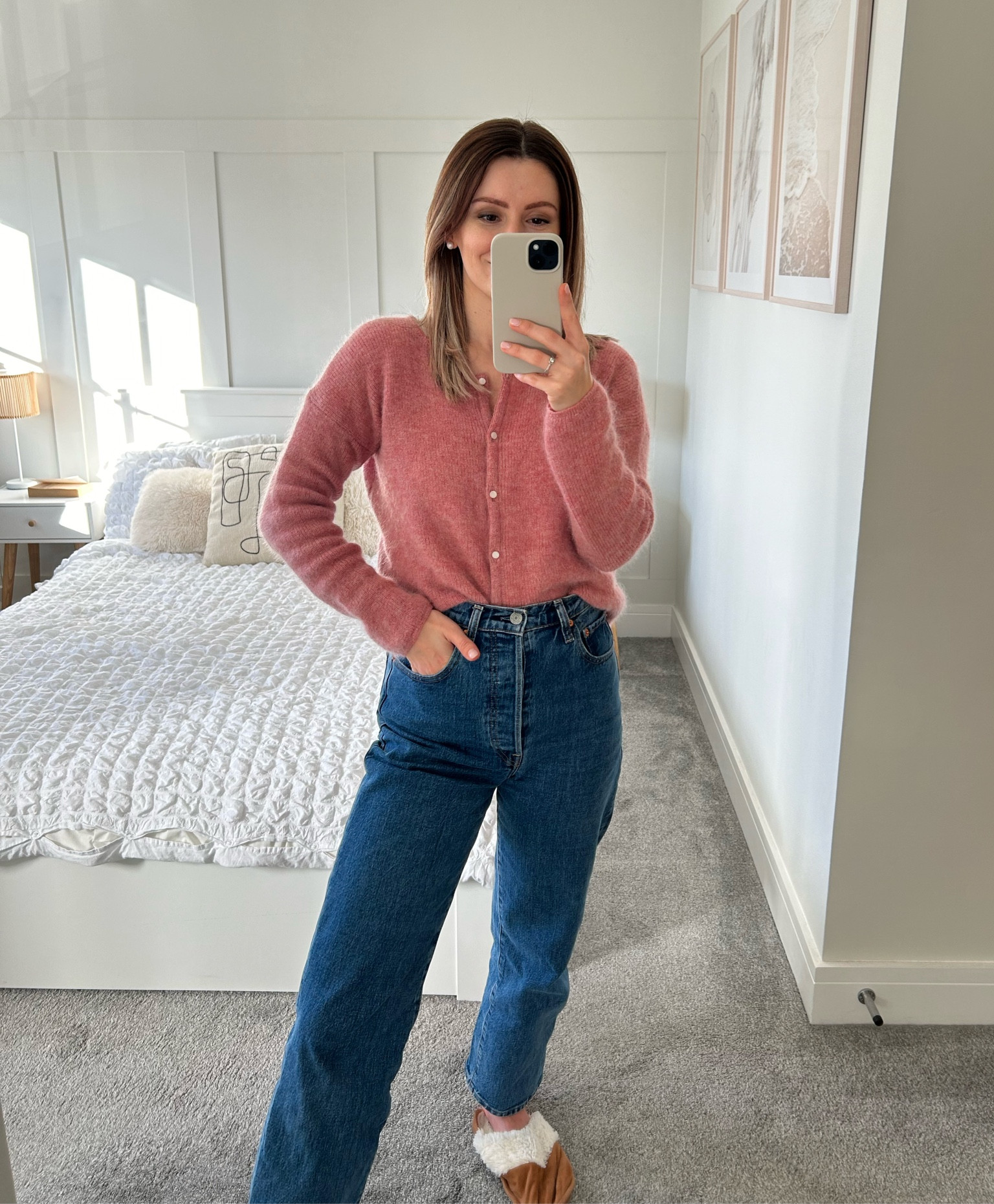 Sezane Gaspard cardigan in rosewood and levi’s jeans.

#LTKuk #LTKeurope