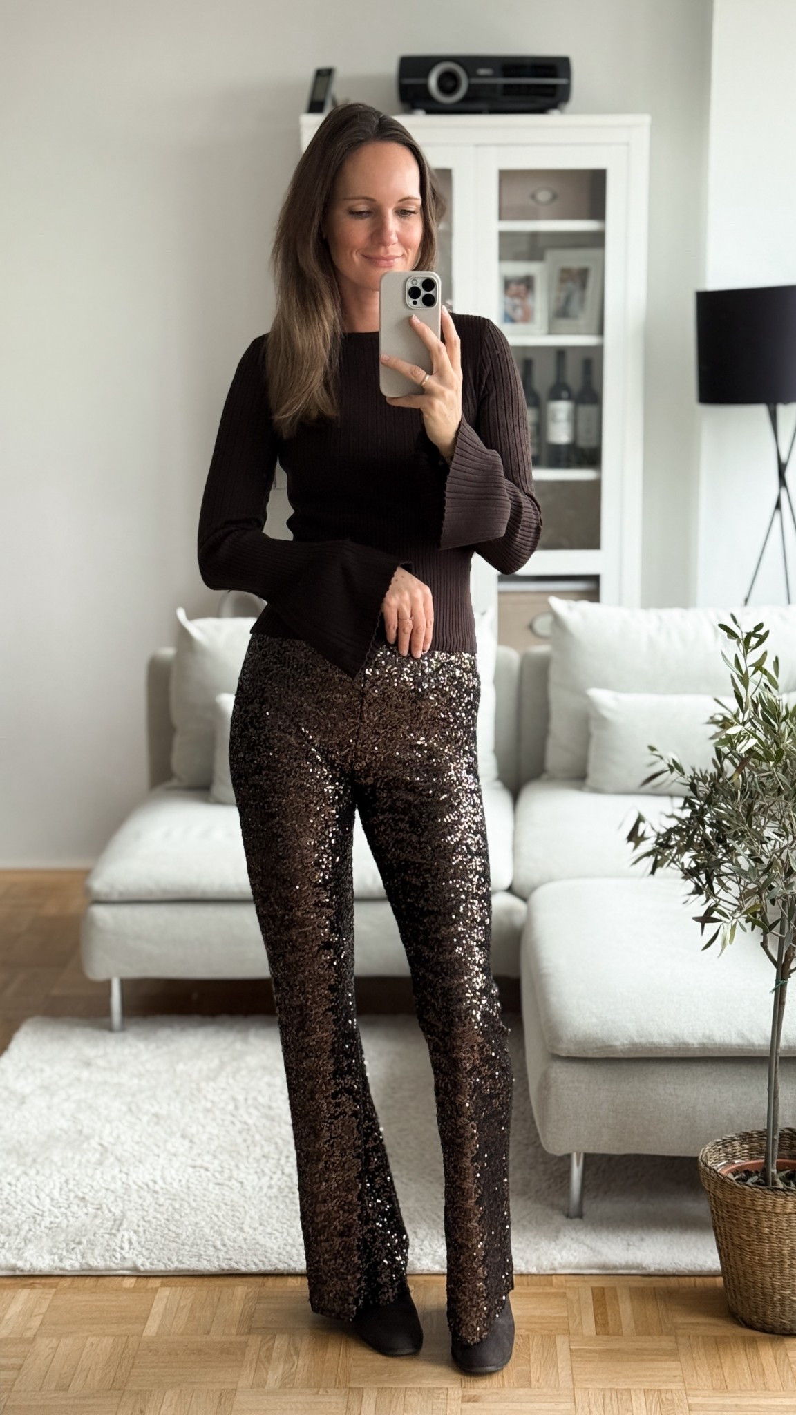 Eines meiner Outfits von Zara für Weihnachten. Für die Festtage darf es gerne ein bisschen Pailletten Glitzer sein.

#LTKfestive #LTKdeutschland #LTKwinter